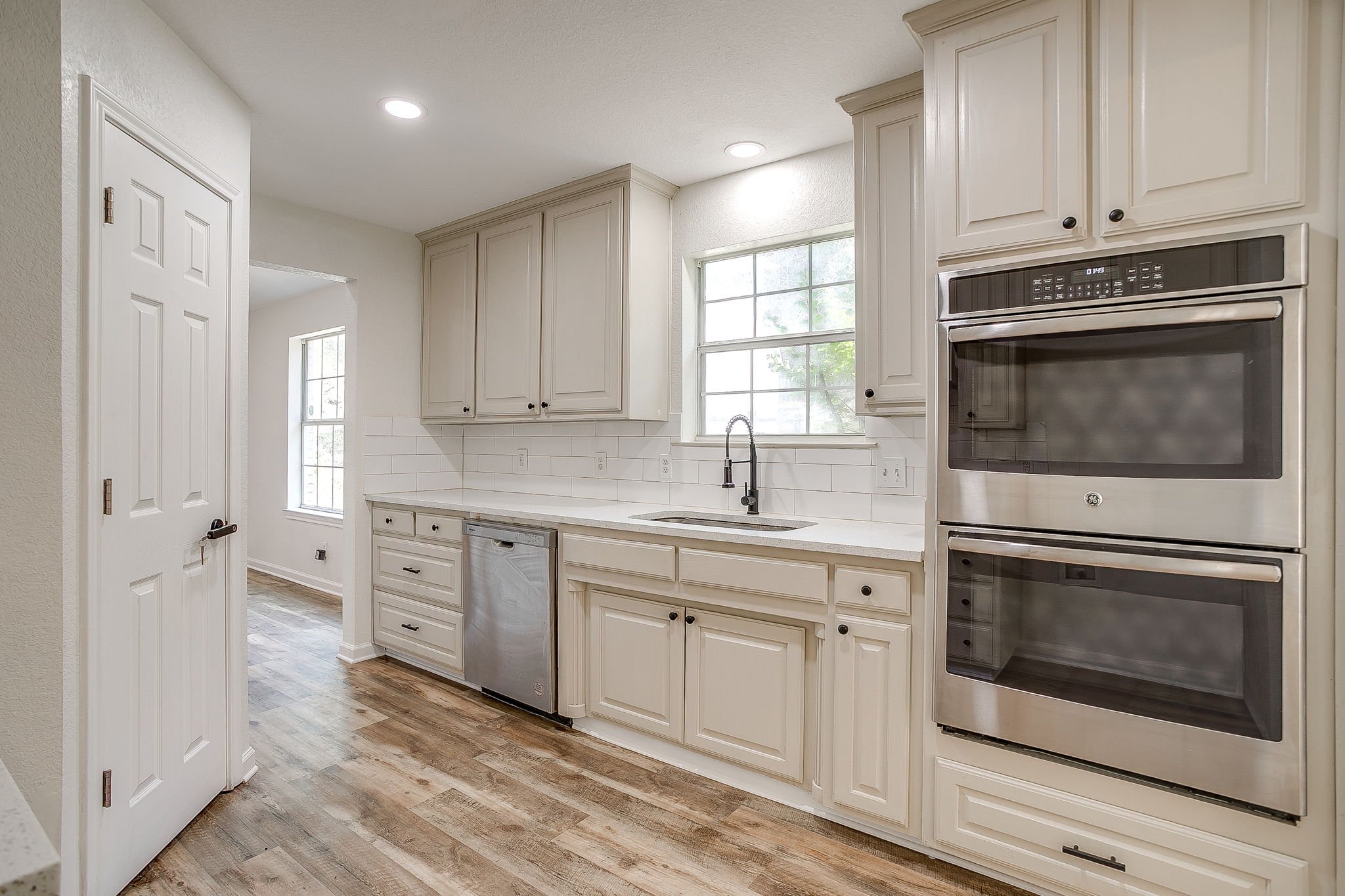 120 Hillside Ct (16 of 46).jpg