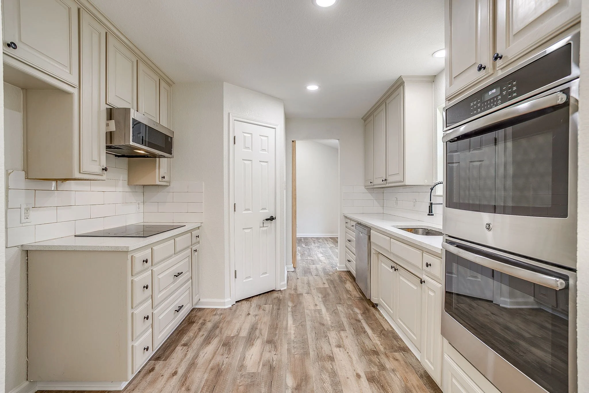 120 Hillside Ct (17 of 46).jpg