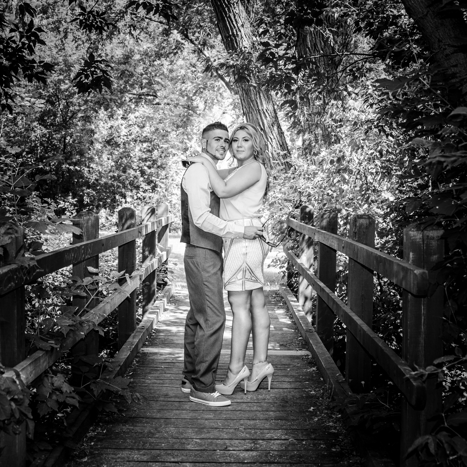 Mill Pond pre-wedding engagement shoot