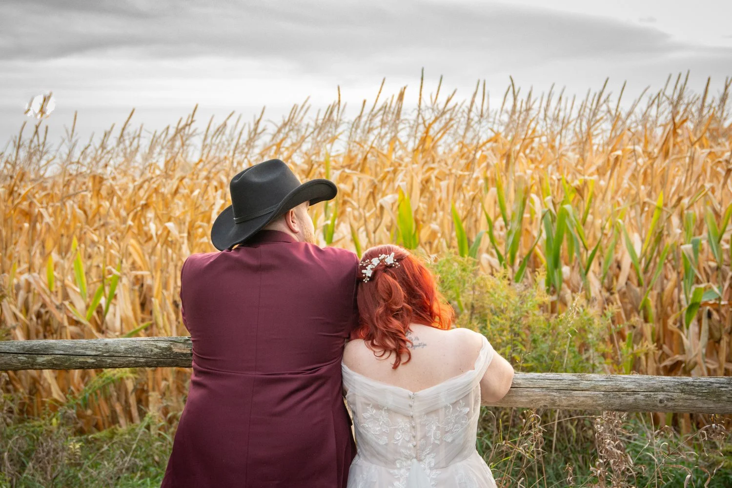 🌾 Sneak Peek - Jody and William
Here are some of Cole, Ryan, and Nikki's favorite images from Jody and William's recent spectacular wedding at the rustic and elegant Bradford Barn! Their special day was filled with warmth and beautiful country charm