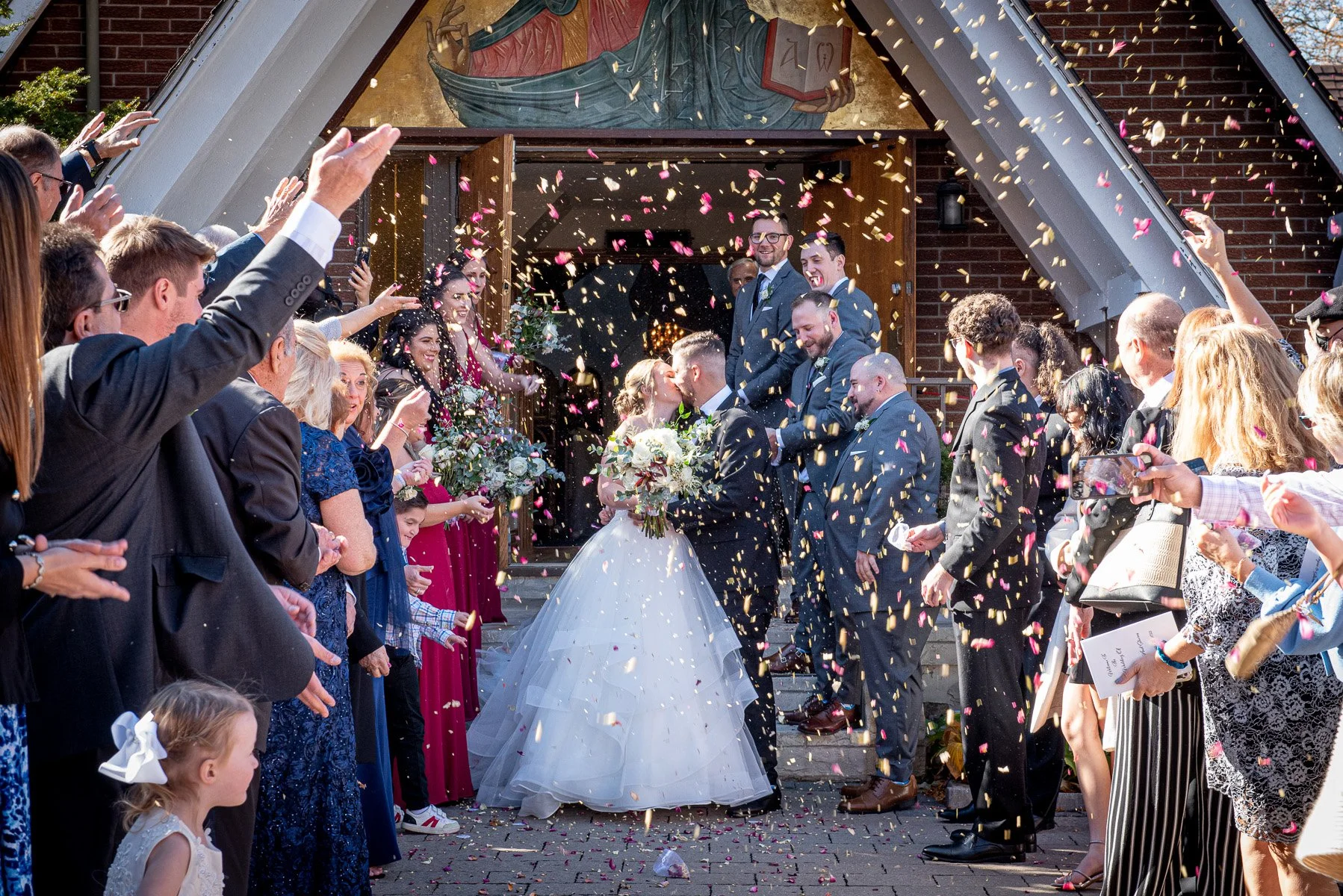 Sometimes, the colors and the timing just align perfectly. ✨

I think this might be one of my favorite wedding photos to date. It captures that exact moment where the light hits just right, telling a story that words usually can&rsquo;t&mdash;especia