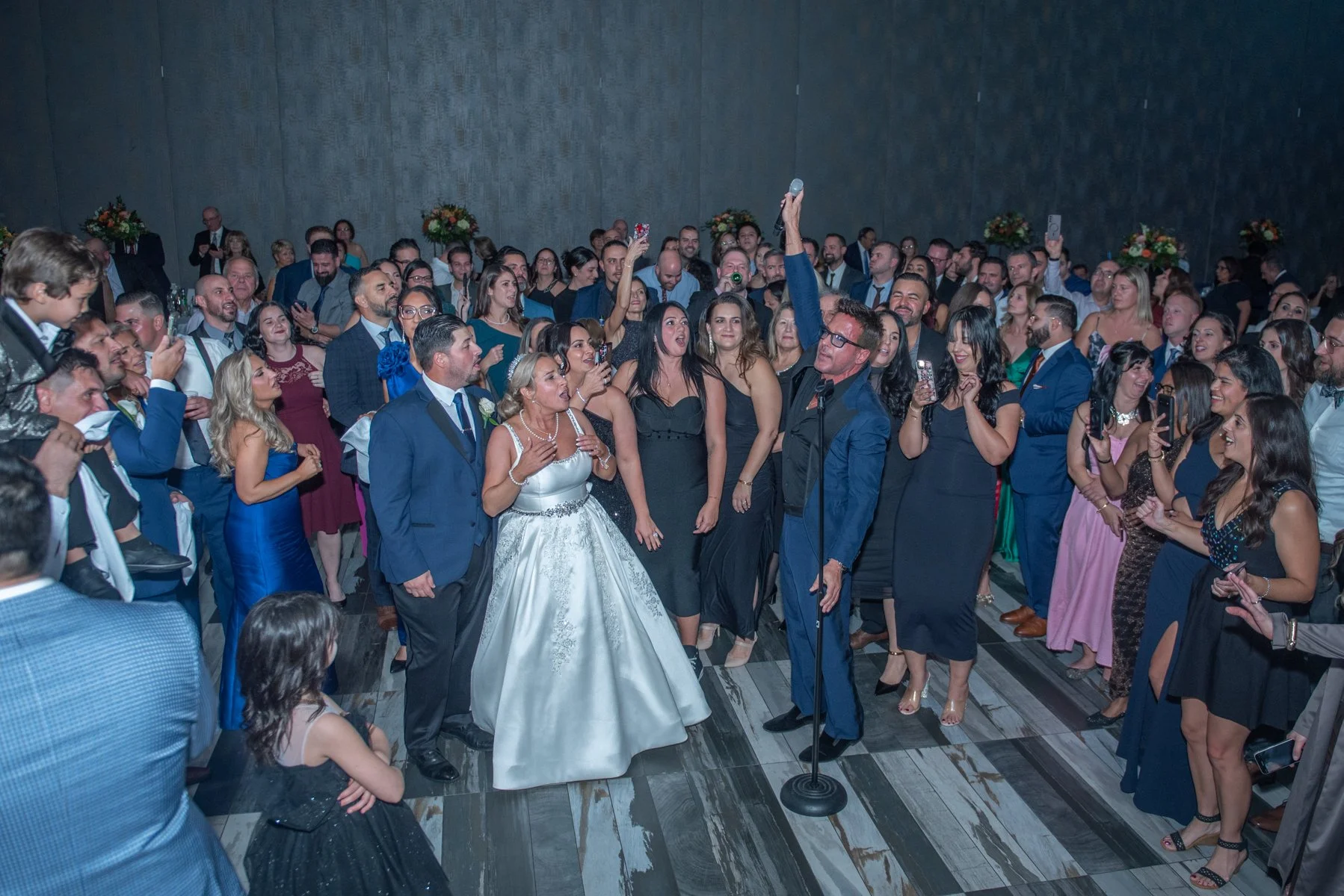 joee desimone singing for bride and groom