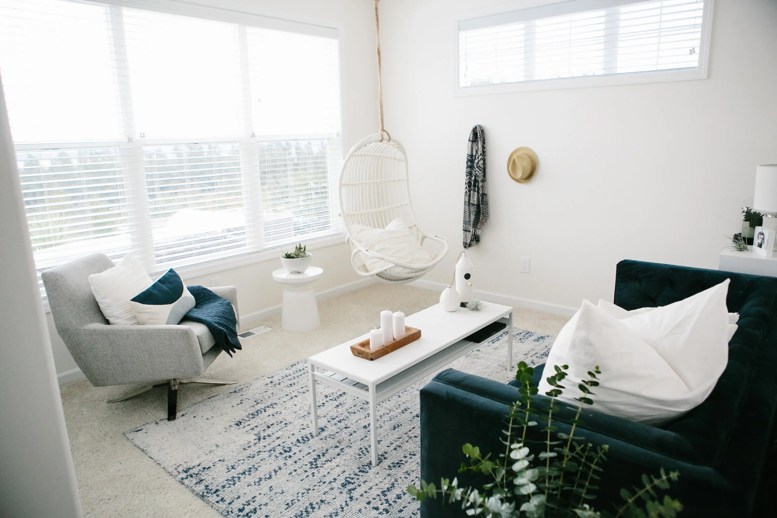 An organized with interior decorations.