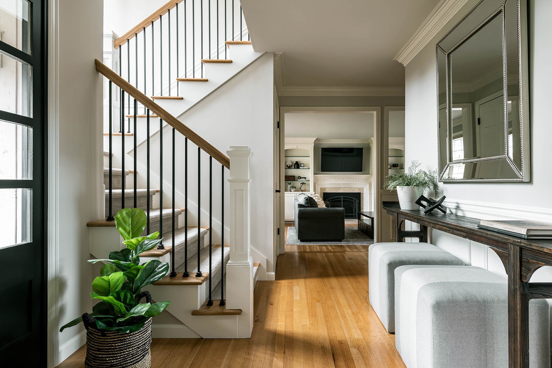 Elegant-Simplicity-Interior-Design-Bellevue-Interior-Designer-Bellevue-Redmond-House-Entryway