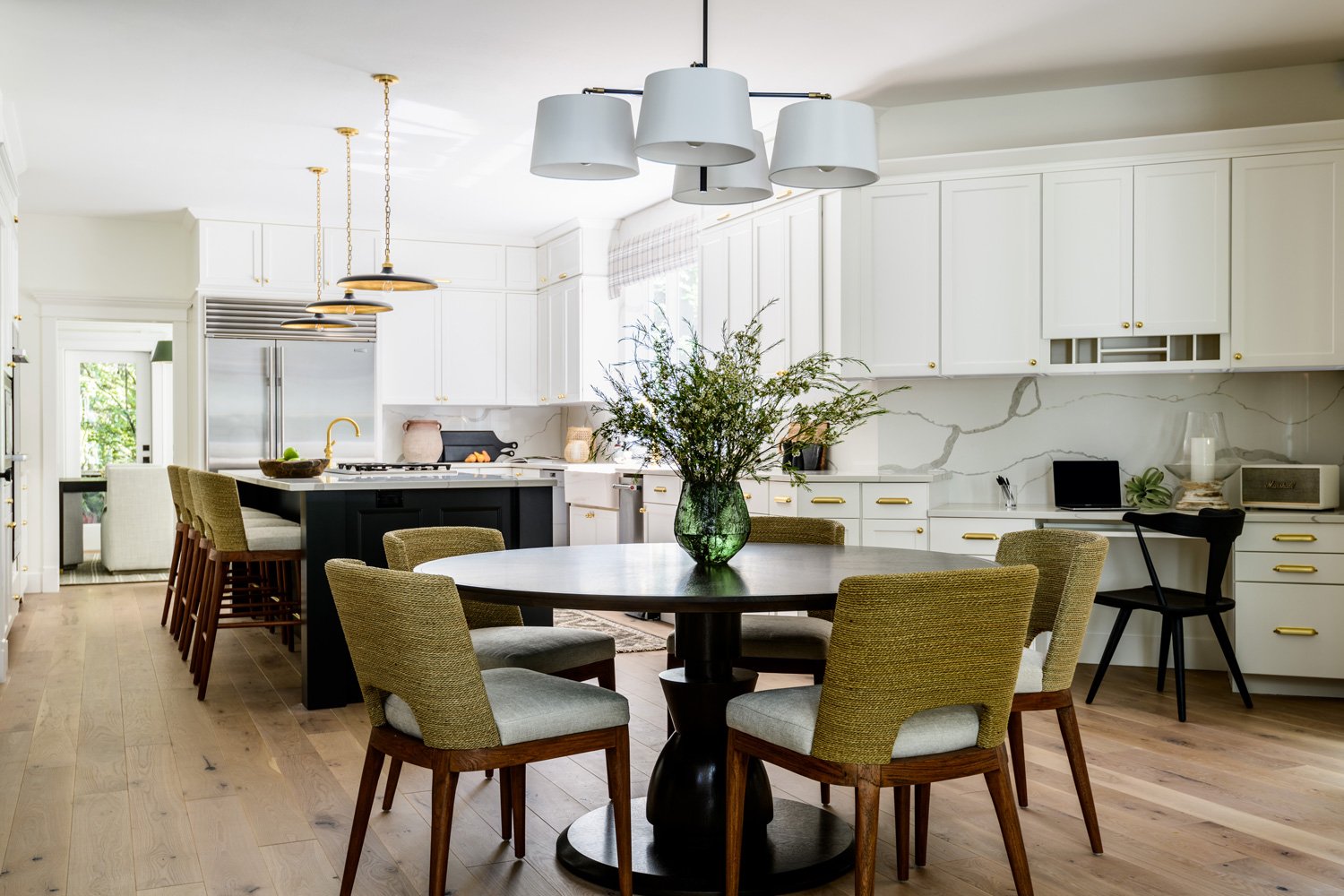 Elegant-Simplicity-Bellevue-Interior-Design-Bellevue-Interior-Designer-Sammamish-House-Kitchen