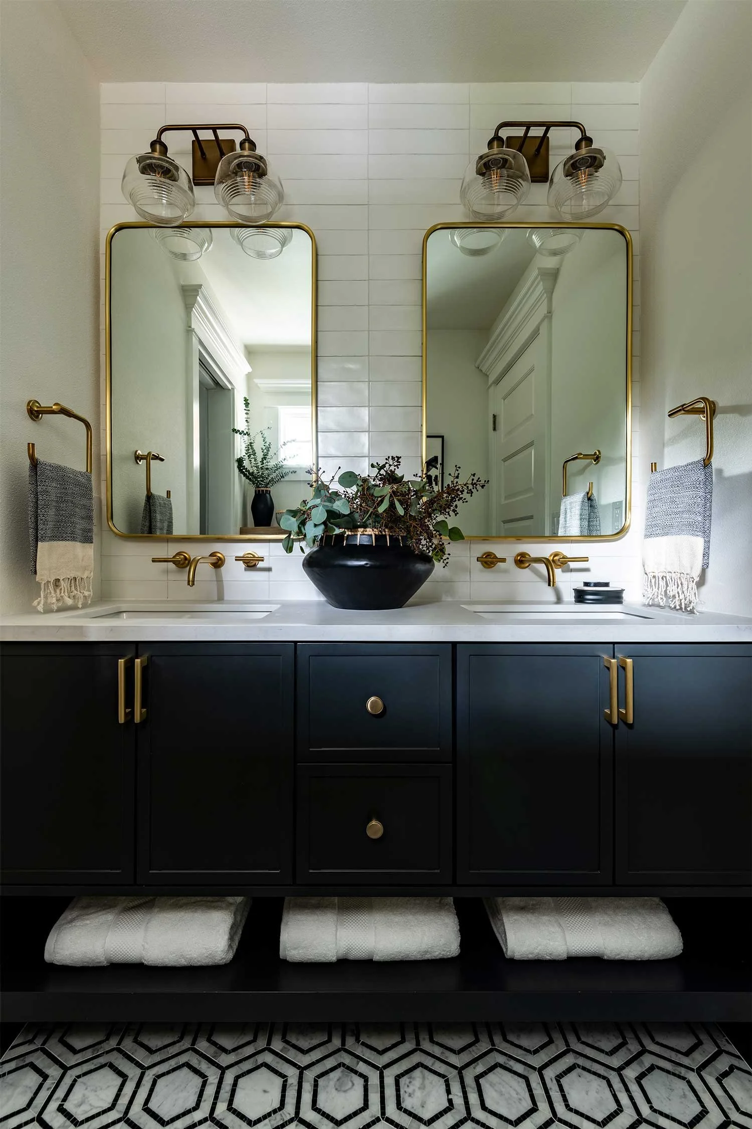 3 Things An Interior Designer Considers When Designing A Bathroom Vanity