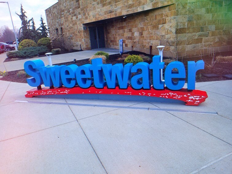 We need to take a moment to acknowledge the truly INCREDIBLE people @sweetwatersound in Indiana and just give a shout out to their amazing (and, sadly, pretty unique) corporate culture. If more companies had white glove customer service like them, ou