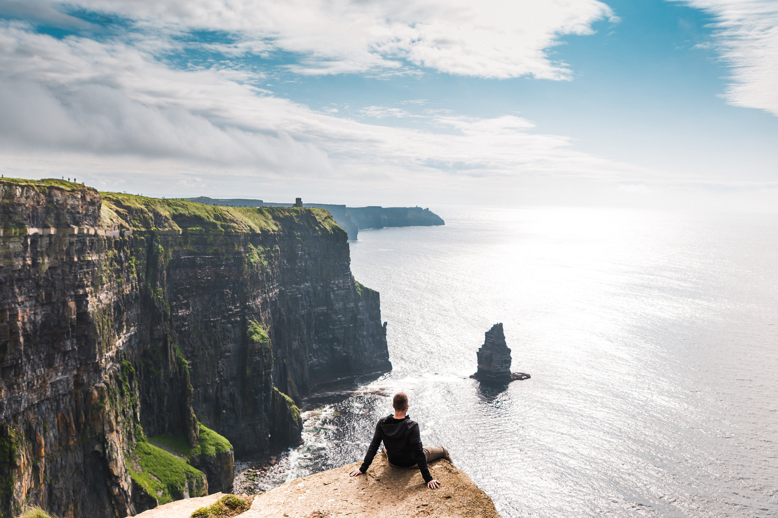 7 Days Around Ireland With Shamrocker Adventures // #readysetjetset #ireland #cliffsofmoher #belfast #travel #northernireland www.readysetjetset.net