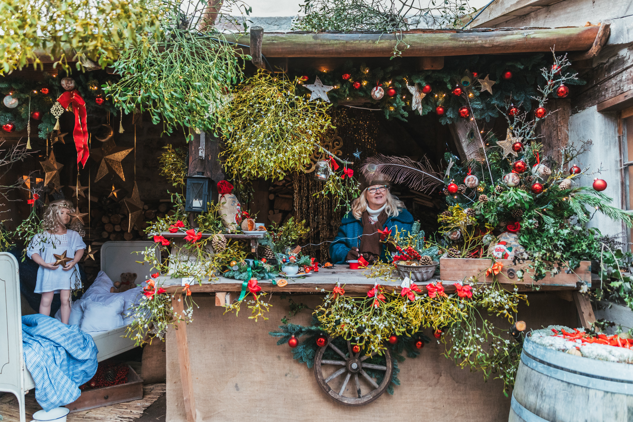 Mistletoe stand at Leuchtenberg Castle Christmas Market