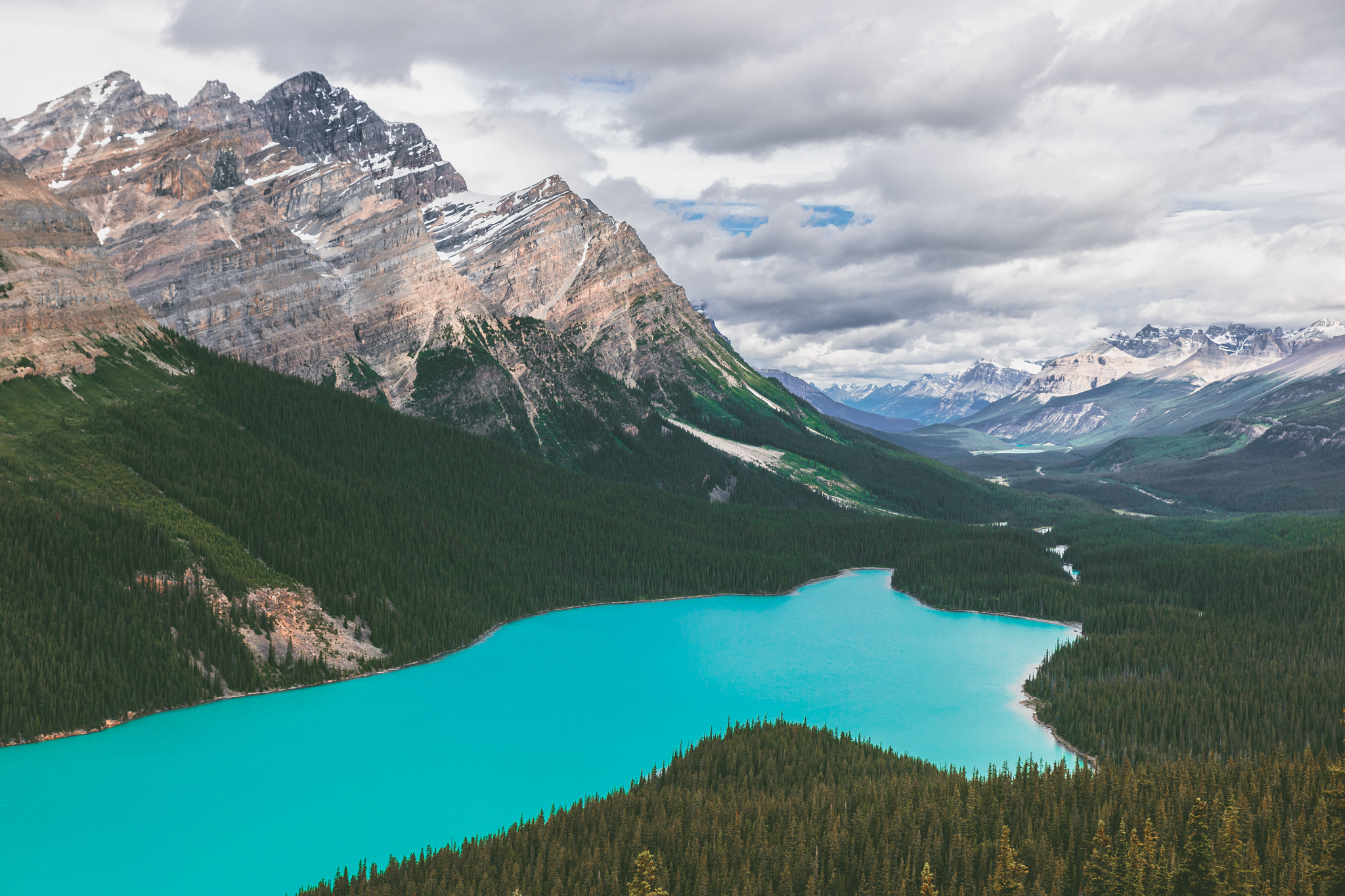 5 Must-Visit Spots in Banff and Jasper National Parks in Alberta, Canada // www.readysetjetset.net #readysetjetset #alberta #canada #banff #jasper