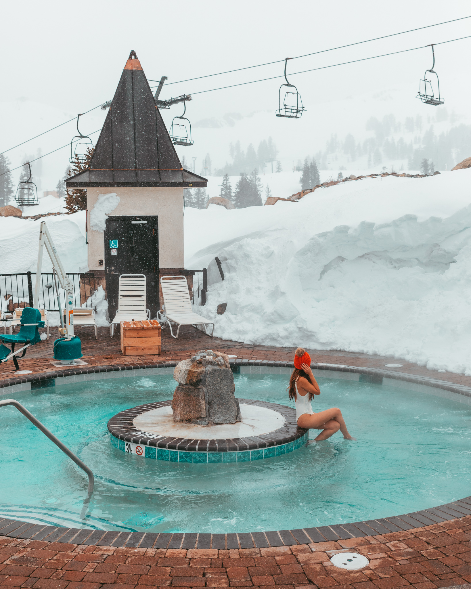 The mountaintop hot tubs at Squaw Valley Alpine Meadows // A Quick Guide to North Lake Tahoe &amp; Reno