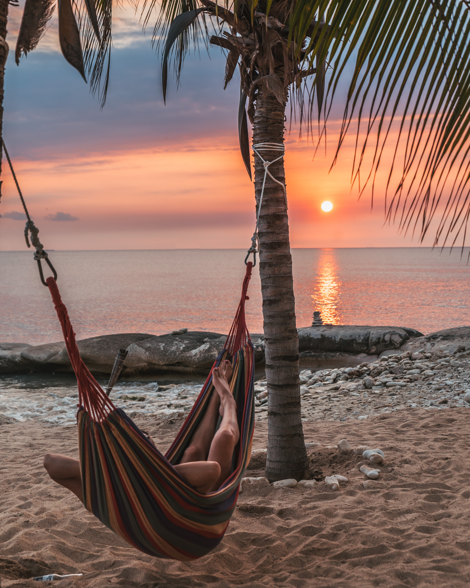 A beautiful sunset at the Scuba Lodge in Pietermaai, Willemstad, Curaçao // 20 Photos to Show You Why Curaçao Needs to Be On Your Travel Radar // www.readysetjetset.net #readysetjetset #curacao #caribbean #beach #ocean #paradise #travel