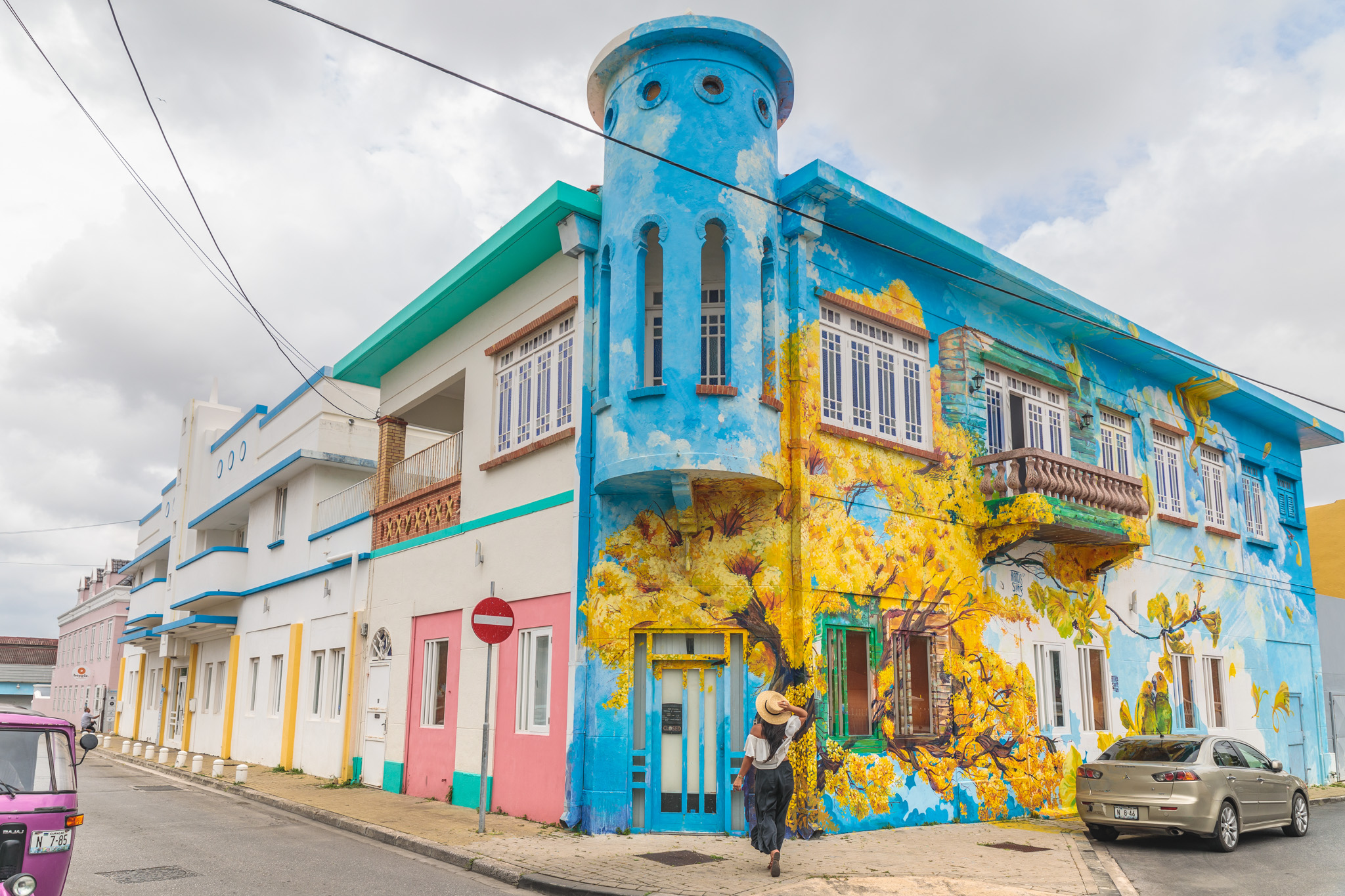 The colorful street art of Willemstad, Curaçao // 20 Photos to Show You Why Curaçao Needs to Be On Your Travel Radar // www.readysetjetset.net #readysetjetset #curacao #caribbean #beach #ocean #paradise #travel