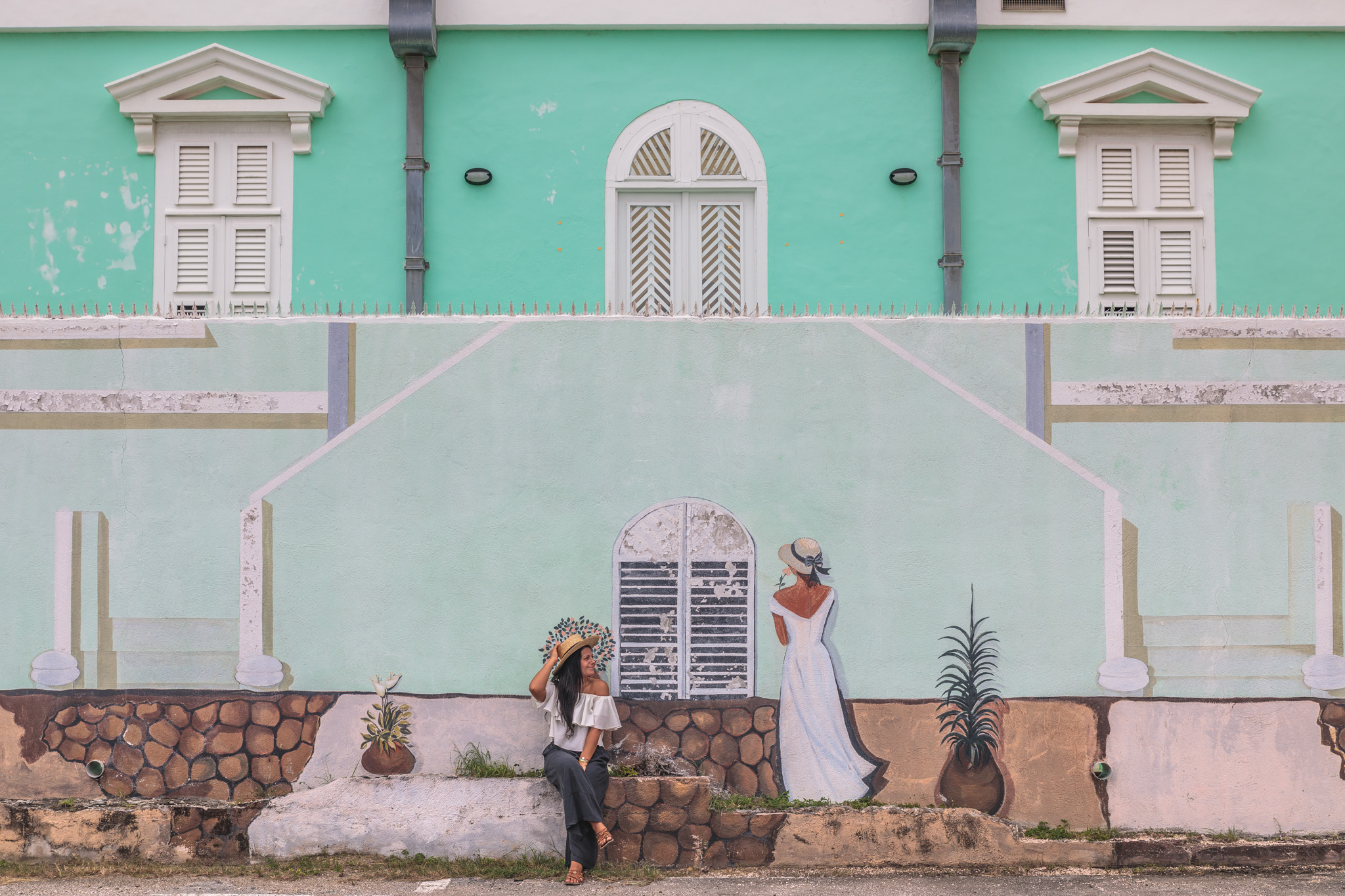 The colorful street art of Willemstad, Curaçao // 20 Photos to Show You Why Curaçao Needs to Be On Your Travel Radar // www.readysetjetset.net #readysetjetset #curacao #caribbean #beach #ocean #paradise #travel
