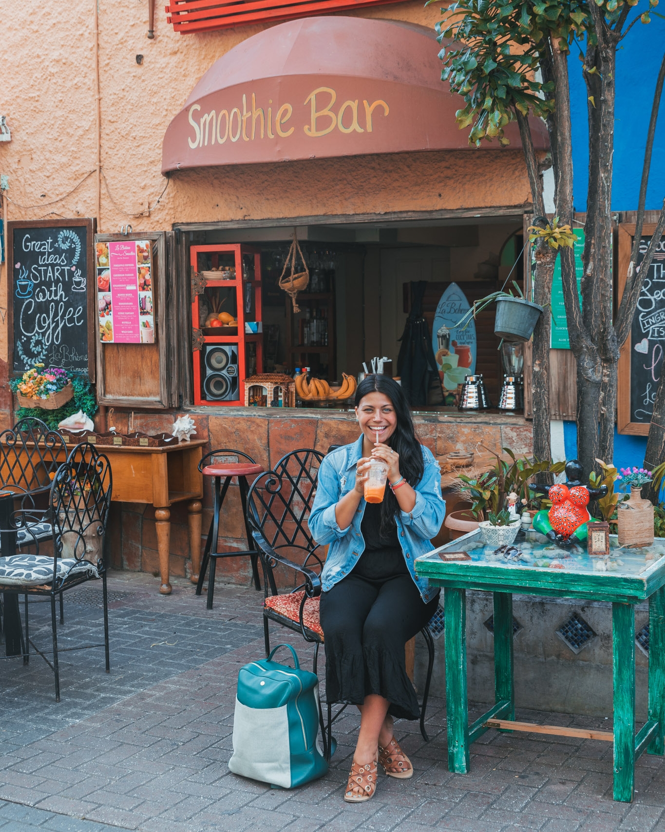 A smoothie shop cafe in Willemstad, Curaçao // 20 Photos to Show You Why Curaçao Needs to Be On Your Travel Radar // www.readysetjetset.net #readysetjetset #curacao #caribbean #beach #ocean #paradise #travel