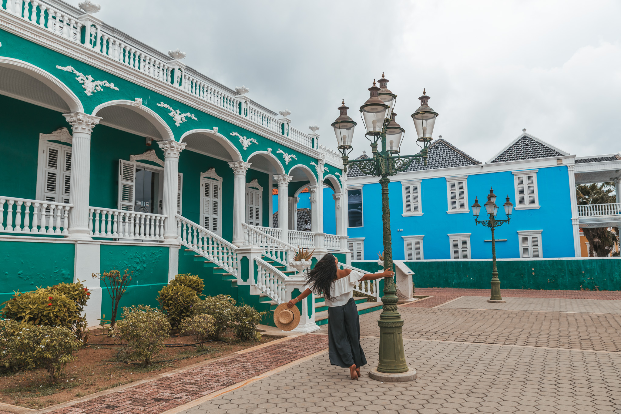 The famous Wedding Cake House of Willemstad, Curaçao // 20 Photos to Show You Why Curaçao Needs to Be On Your Travel Radar // www.readysetjetset.net #readysetjetset #curacao #caribbean #beach #ocean #paradise #travel