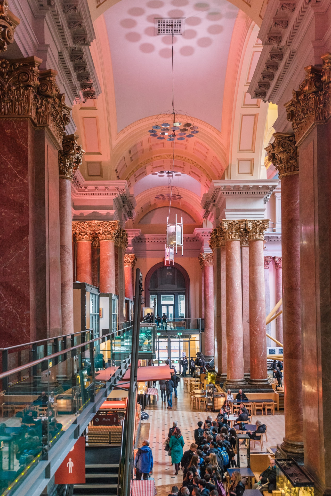 The pink marble of the Royal Exchange Theatre in Manchester // 11 INSTAGRAM-WORTHY PHOTO SPOTS IN MANCHESTER, ENGLAND // www.readysetjetset.net #readysetjetset #manchester #england #uk #unitedkingdom #cityguide #travel