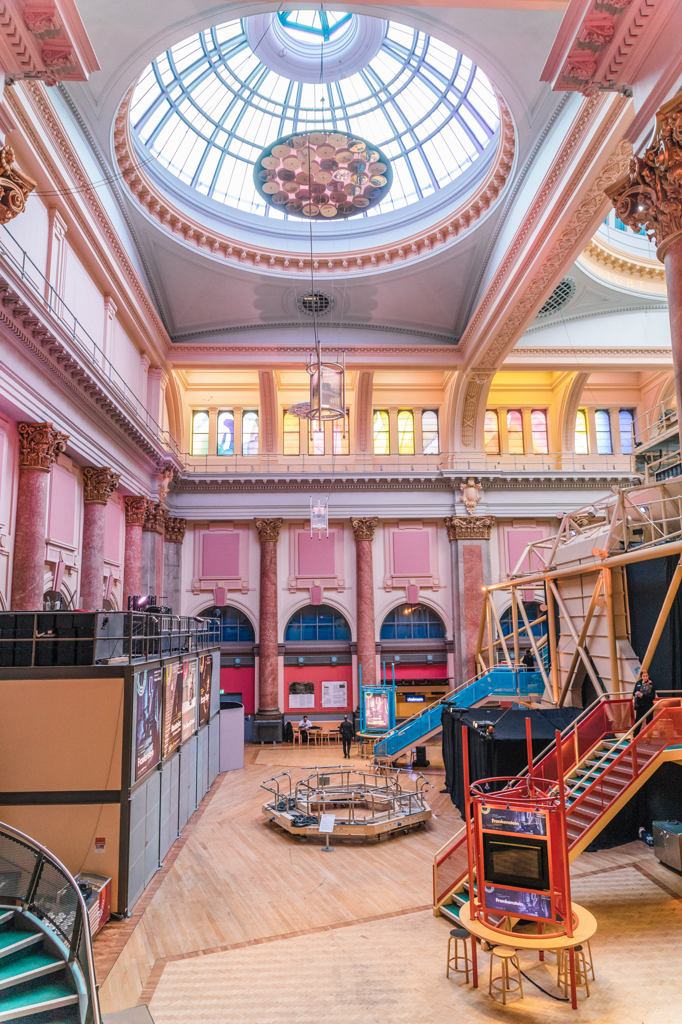 The pink marble of the Royal Exchange Theatre in Manchester // 11 INSTAGRAM-WORTHY PHOTO SPOTS IN MANCHESTER, ENGLAND // www.readysetjetset.net #readysetjetset #manchester #england #uk #unitedkingdom #cityguide #travel