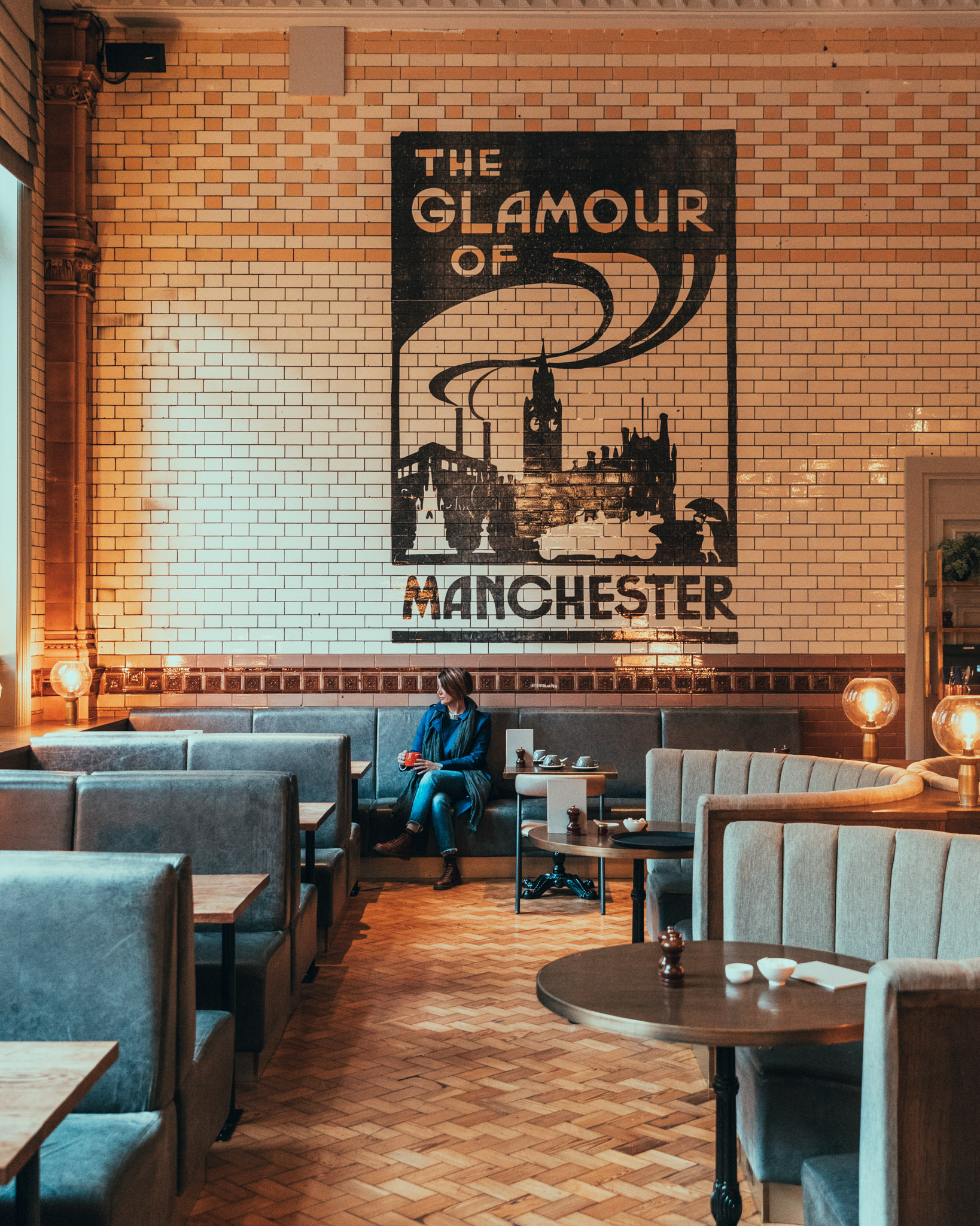 "The Glamour of Manchester" at The Refuge // 11 INSTAGRAM-WORTHY PHOTO SPOTS IN MANCHESTER, ENGLAND // www.readysetjetset.net #readysetjetset #manchester #england #uk #unitedkingdom #cityguide #travel