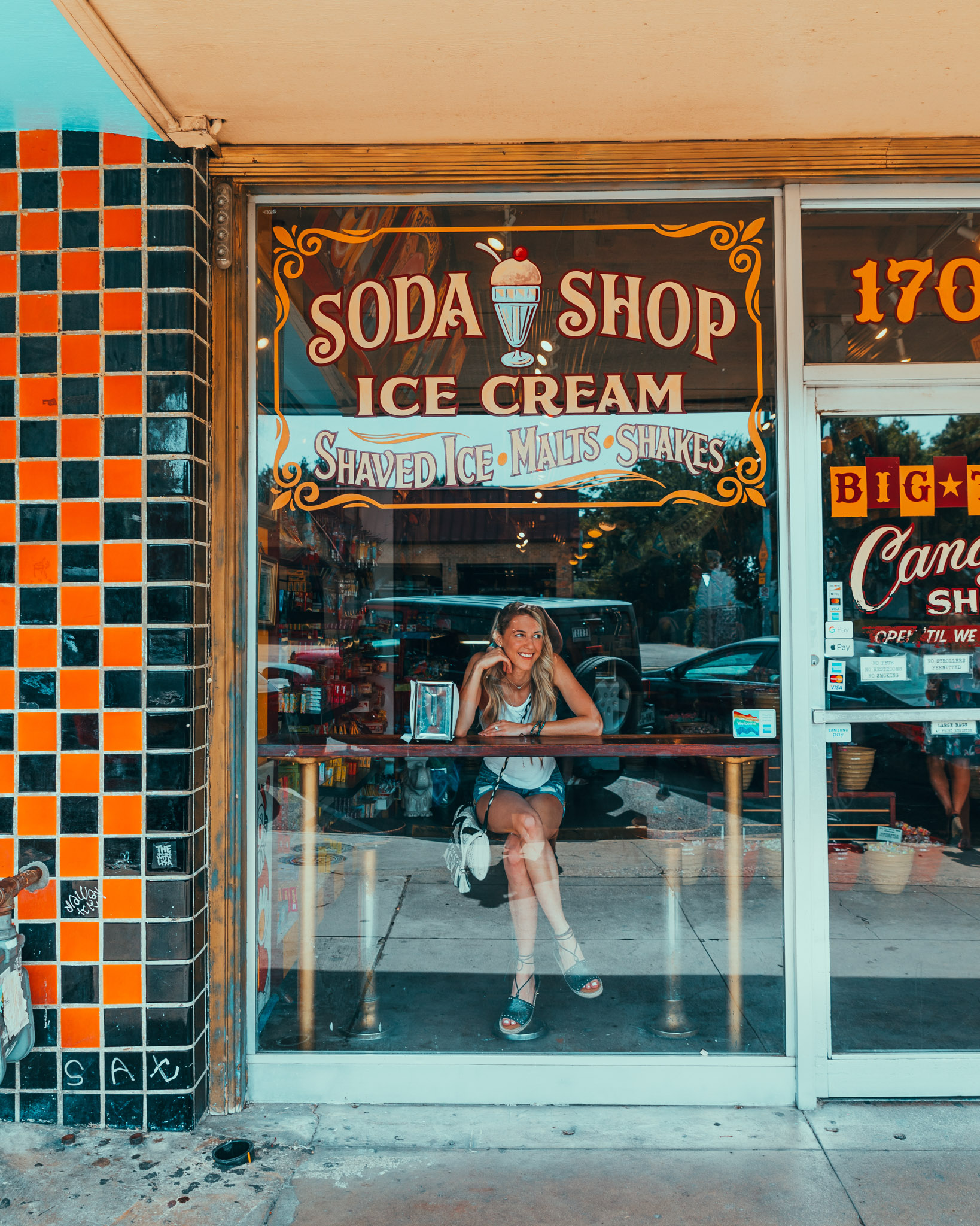 THE ULTIMATE PHOTO GUIDE TO SOUTH CONGRESS IN AUSTIN // www.readysetjetset.net #readysetjetset #austin #atx #travel #southcongress