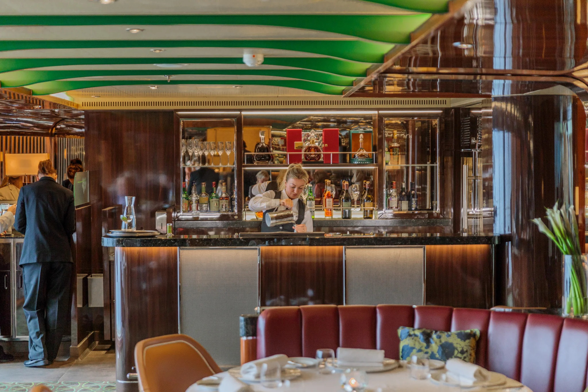 Ultimate Alaska: Cruising Glaciers and Fjords Onboard the Seabourn Sojourn // www.readysetjetset.net #readysetjetset #seabourn #cruises #alaska