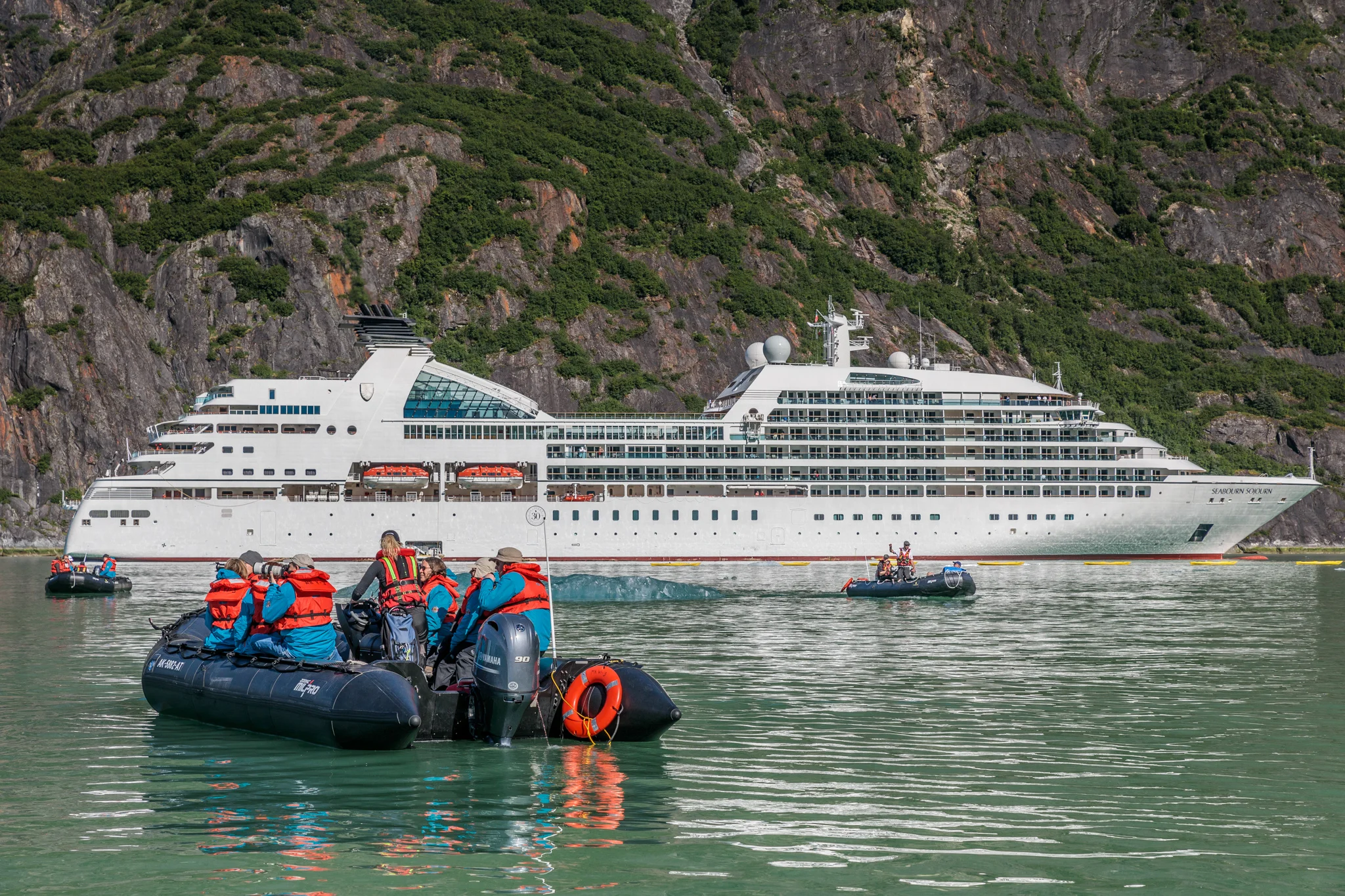 Ultimate Alaska: Cruising Glaciers and Fjords Onboard the Seabourn Sojourn // www.readysetjetset.net #readysetjetset #seabourn #cruises #alaska
