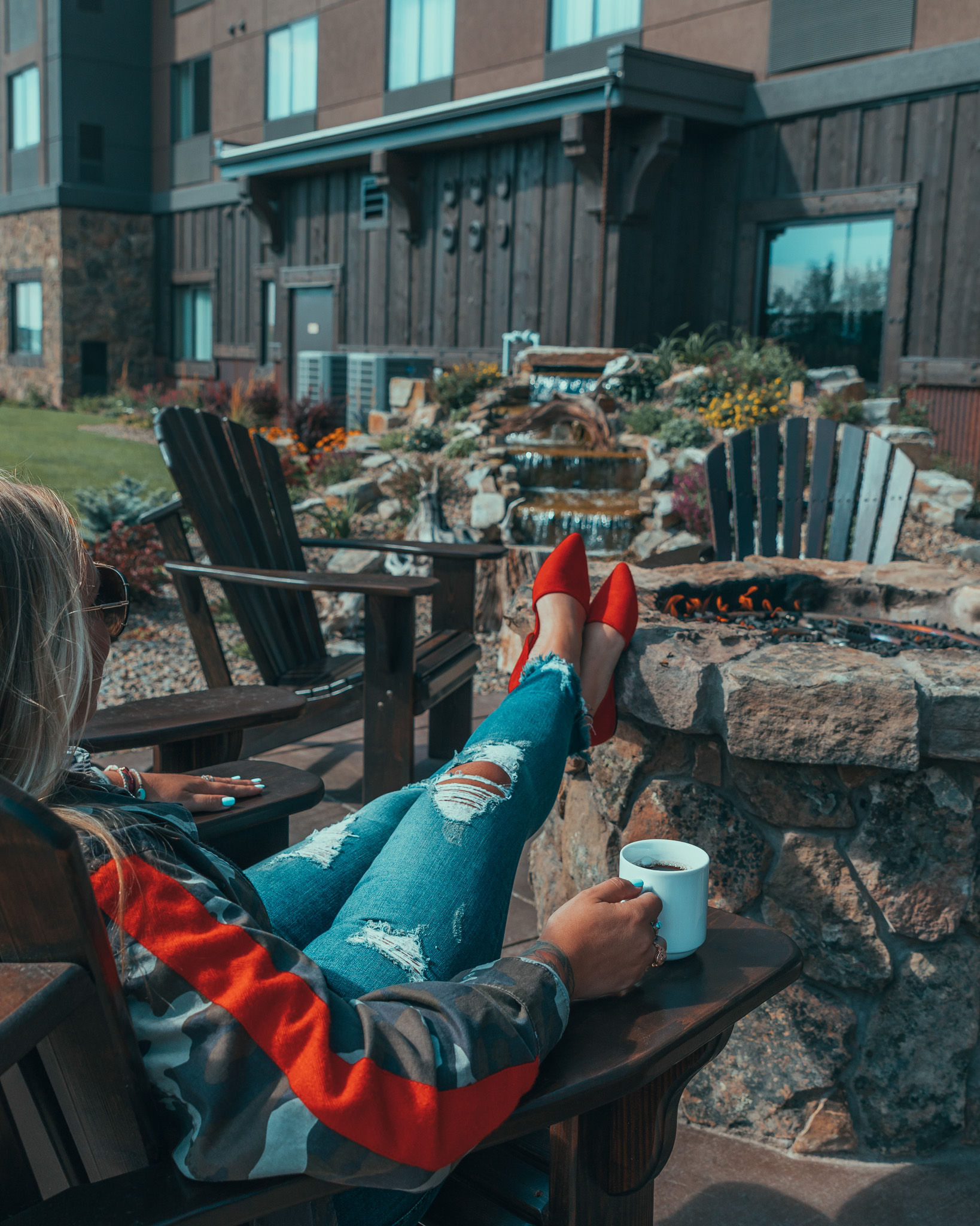 The fire pit at the Country Inn and Suites by Radisson in Kalispell, Montana near Glacier National Park