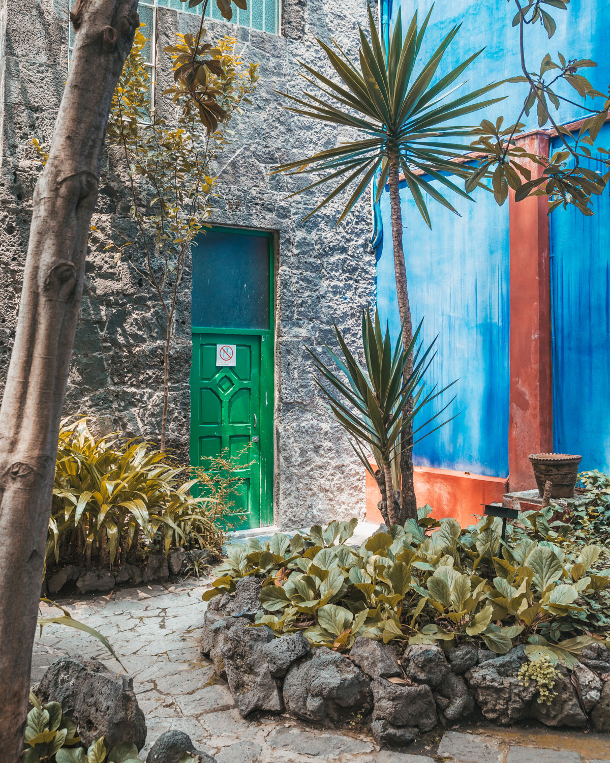 La Casa Azul, the Frida Kahlo Museum // The Most Instagrammable Spots in Mexico City #readysetjetset