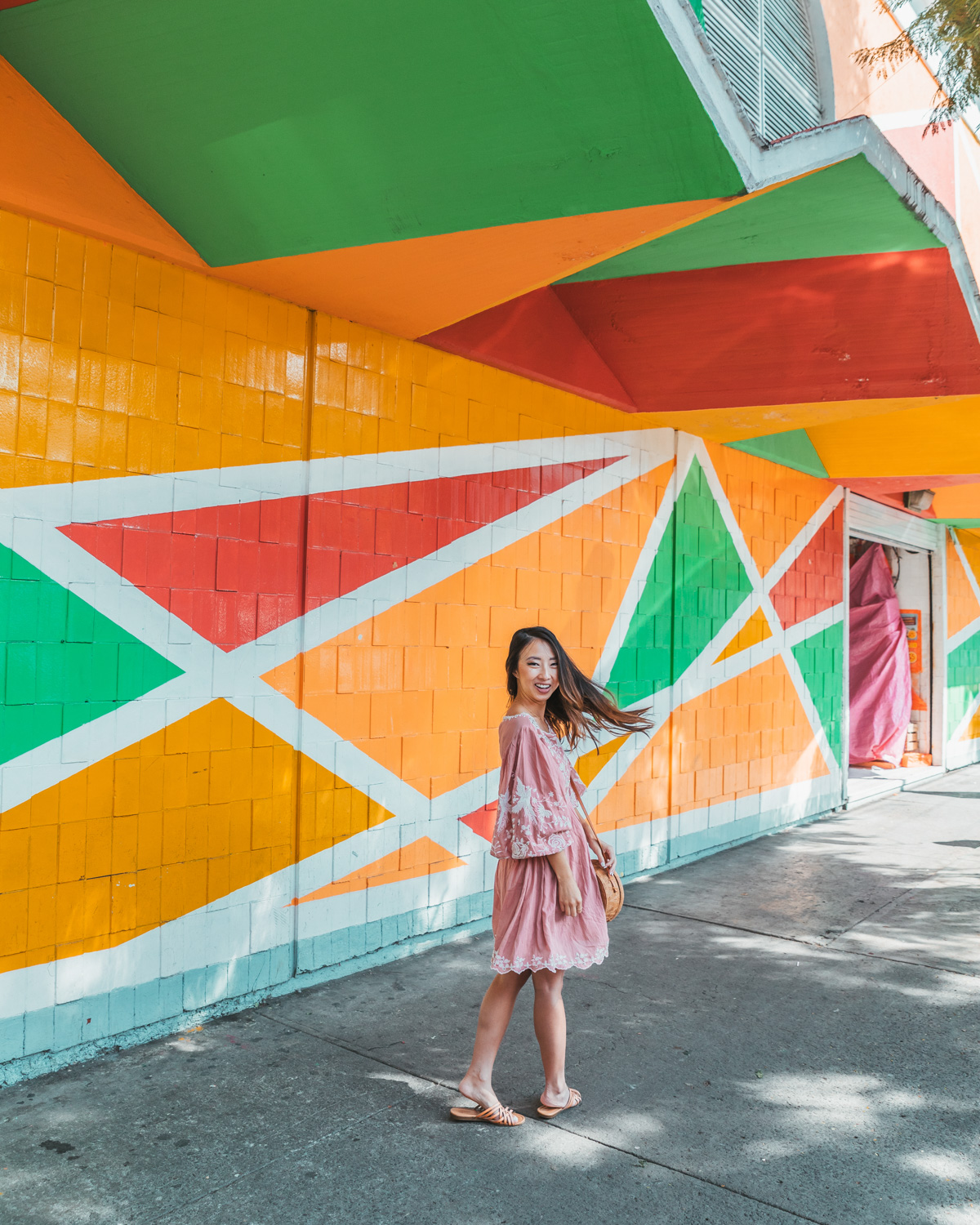 Colorful market in Colonia Roma // What to Do In Mexico City for Day of the Dead // www.readysetjetset.net #readysetjetset #mexicocity #dayofthedead #traveltips #blogtips