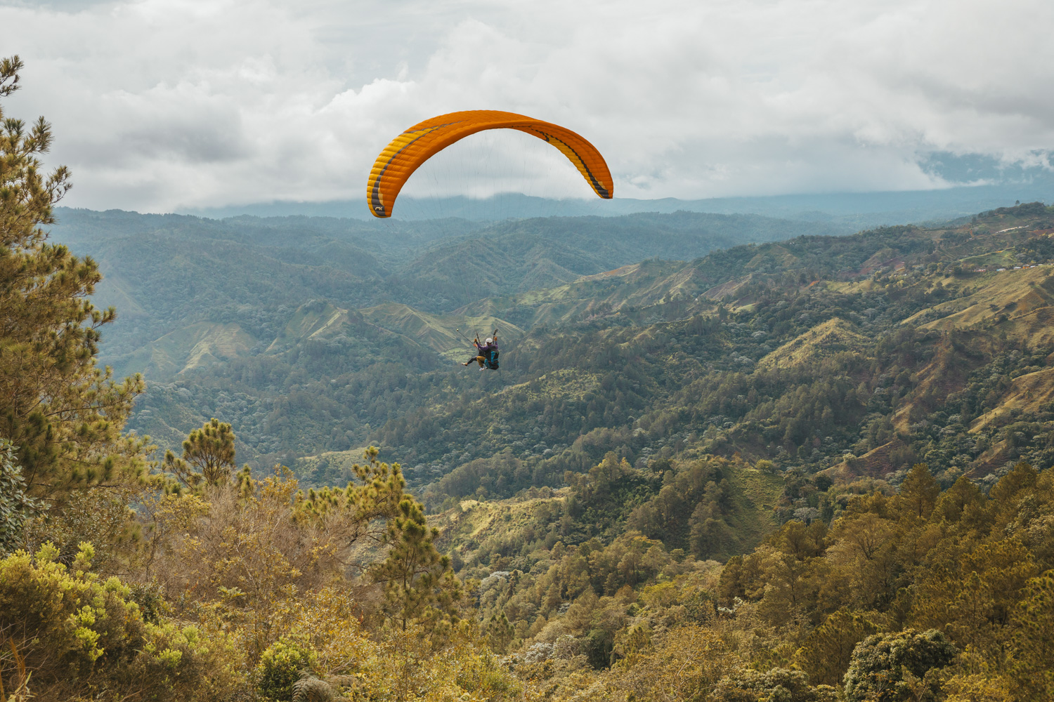 Paragliding // The Adventure Guide to Jarabacoa, Dominican Republic #readysetjetset #travel #bloggingtips #traveltips #caribbean