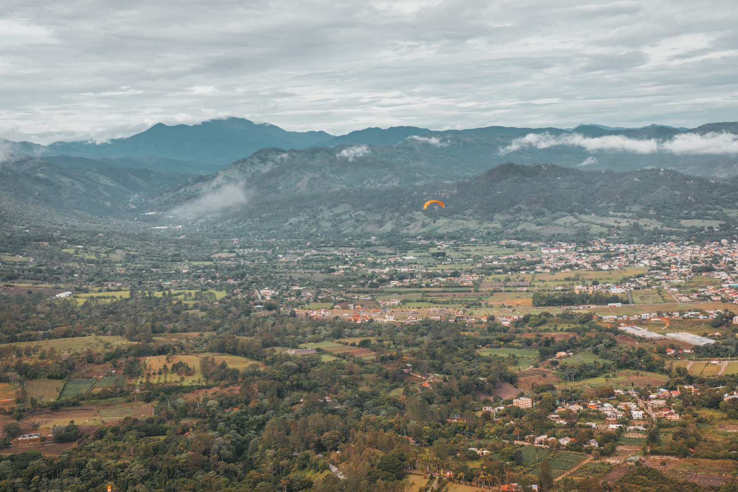 Paragliding // The Adventure Guide to Jarabacoa, Dominican Republic #readysetjetset #travel #bloggingtips #traveltips #caribbean