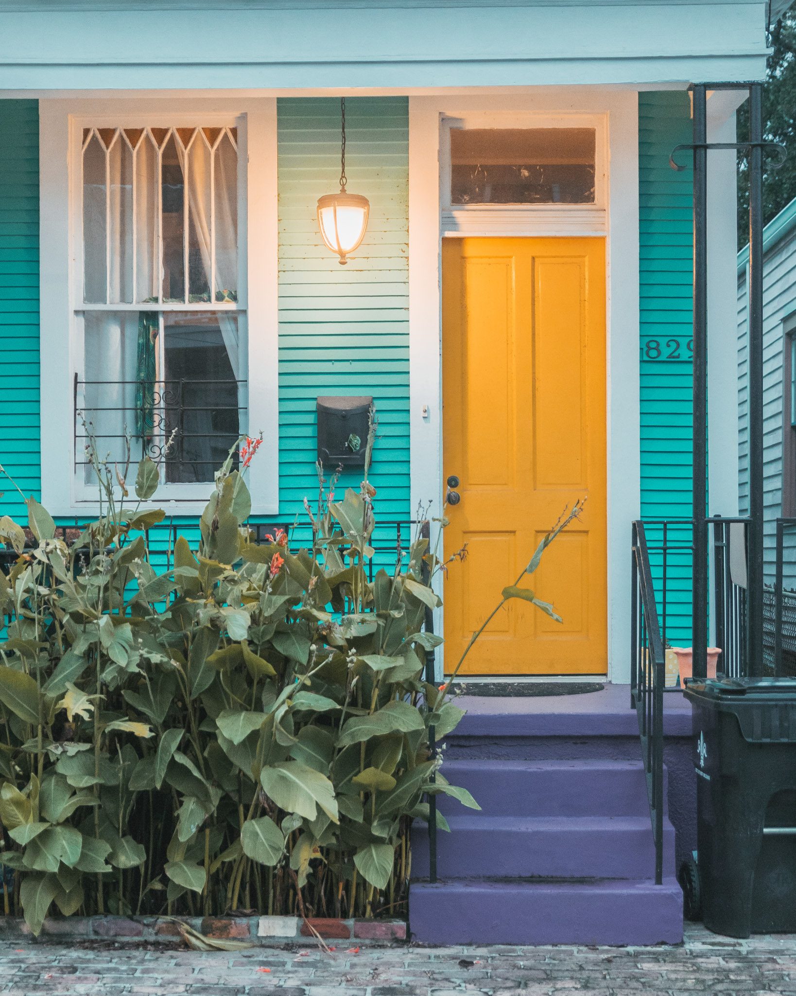 Colorful house with a yellow door in the Garden District // The Most Instagrammable Spots in New Orleans // #readysetjetset www.readysetjetset.net