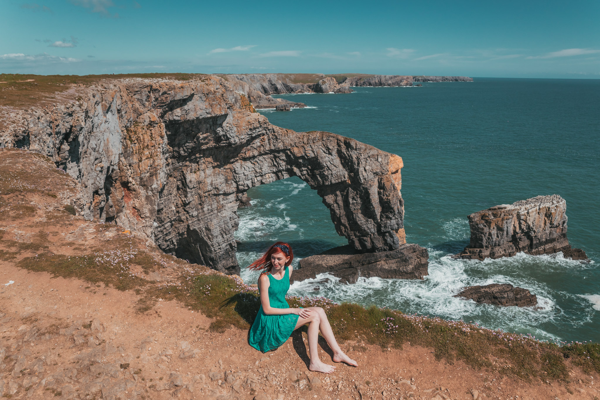Green Bridge of Wales natural stone arch // The Most Beautiful Places to Visit in Wales // #readysetjetset #wales #uk #welsh #travel #photospots #blogpost