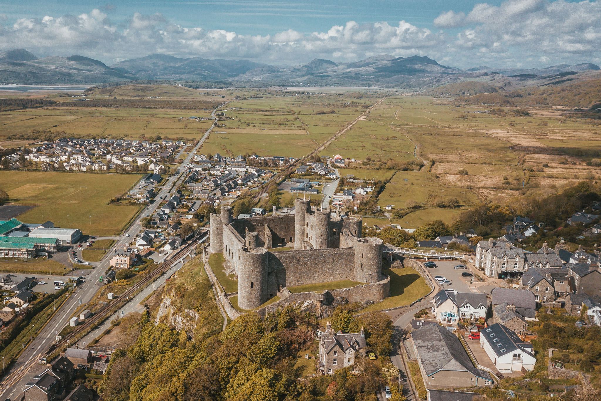 Harlech Castle by drone // The Most Beautiful Places to Visit in Wales // #readysetjetset #wales #uk #welsh #travel #photospots #blogpost