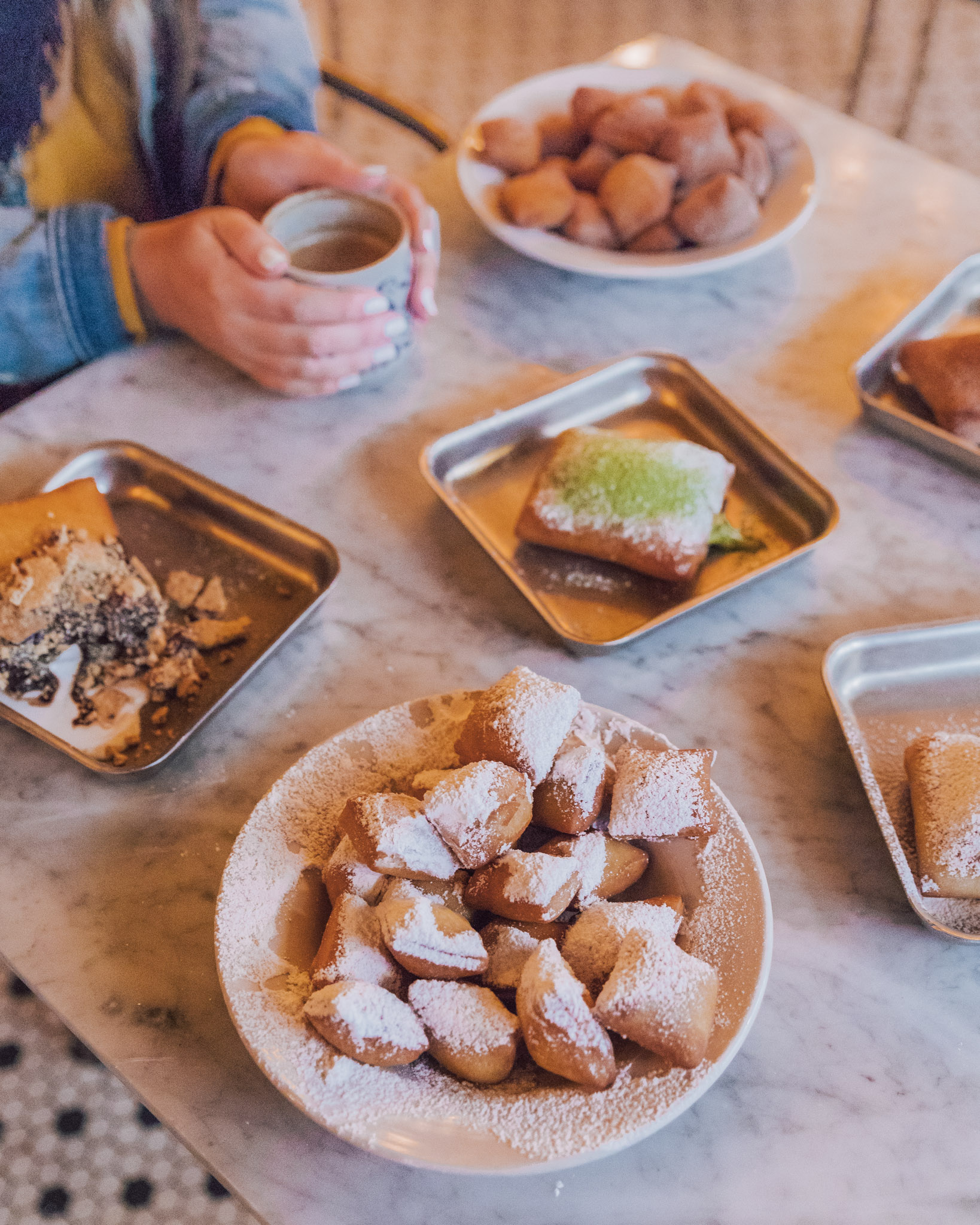 NOLA beignets at The Vintage - The Rainy Day Guide to New Orleans www.readysetjetset.net #readysetjetset