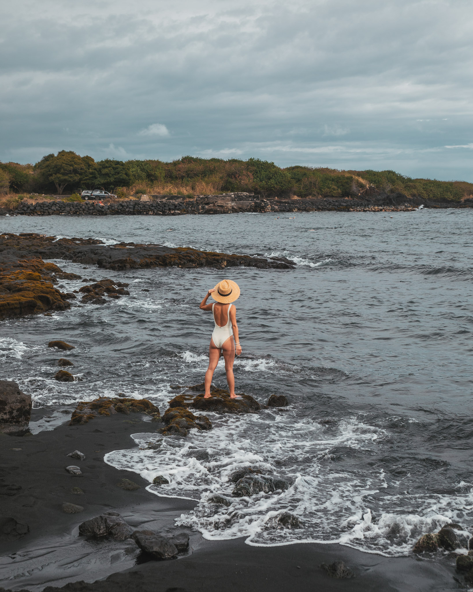 Black Sand Beach // 10 Things You Have to Do on the Big Island of Hawaii // www.readysetjetset.net #readysetjetset #hawaii #bigisland #blogpost #hawaiiguide