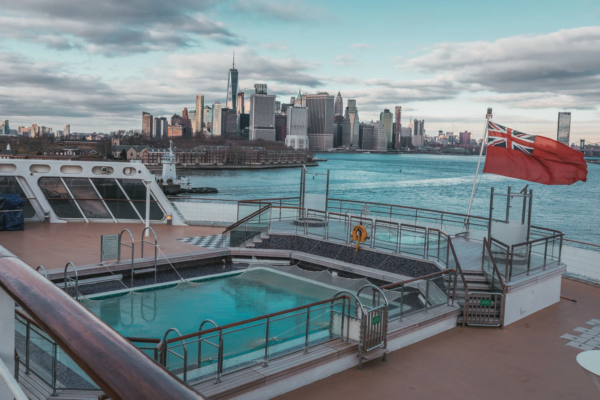Departing the port of Brooklyn on the QM2 // Transatlantic Cruising on the Cunard Queen Mary 2 #readysetjetset