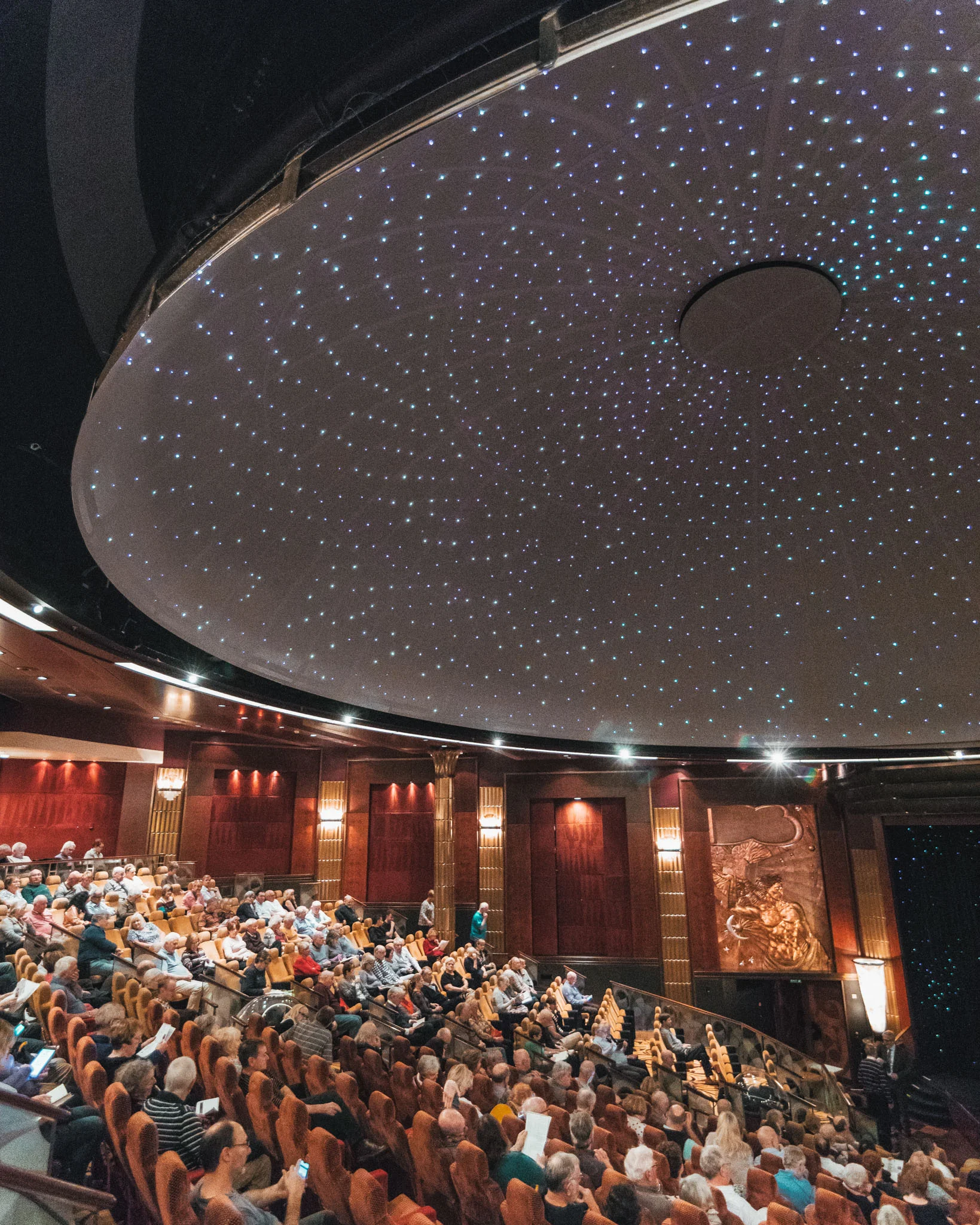 Planetarium // Transatlantic Cruising on the Cunard Queen Mary 2 #readysetjetset