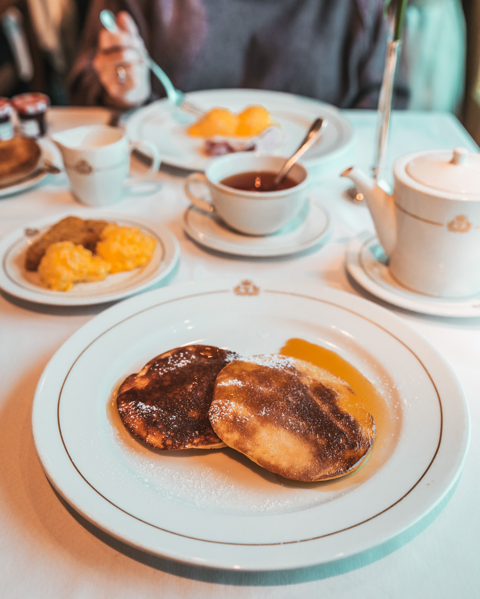 Britannia dining room breakfast // Transatlantic Cruising on the Cunard Queen Mary 2 #readysetjetset