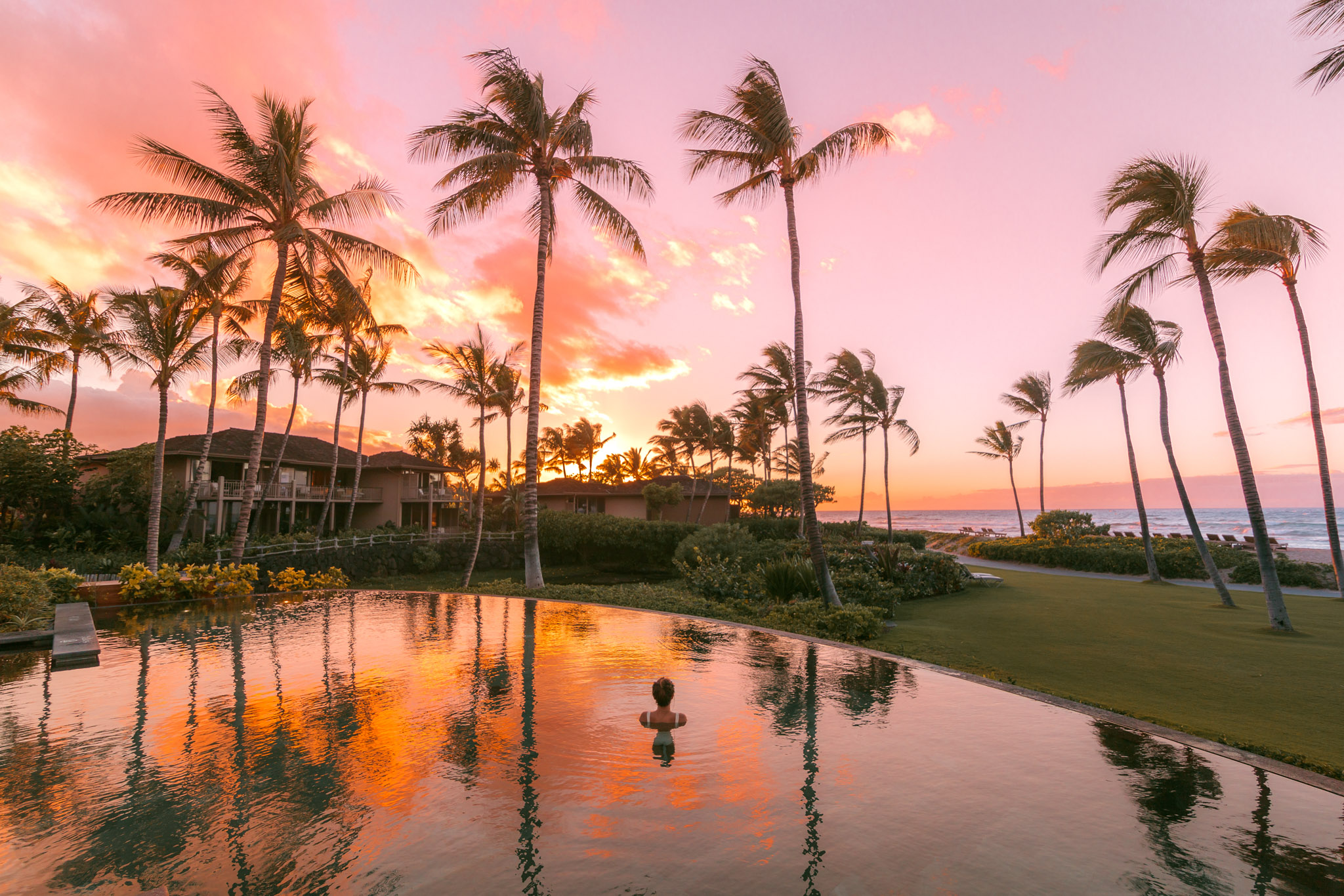 Palm Grove Pool at sunset // A Luxury Stay on the Big Island: Four Seasons Resort Hualalai // #readysetjetset #hawaii #bigisland #luxuryhotels #beachresorts #usa #travel