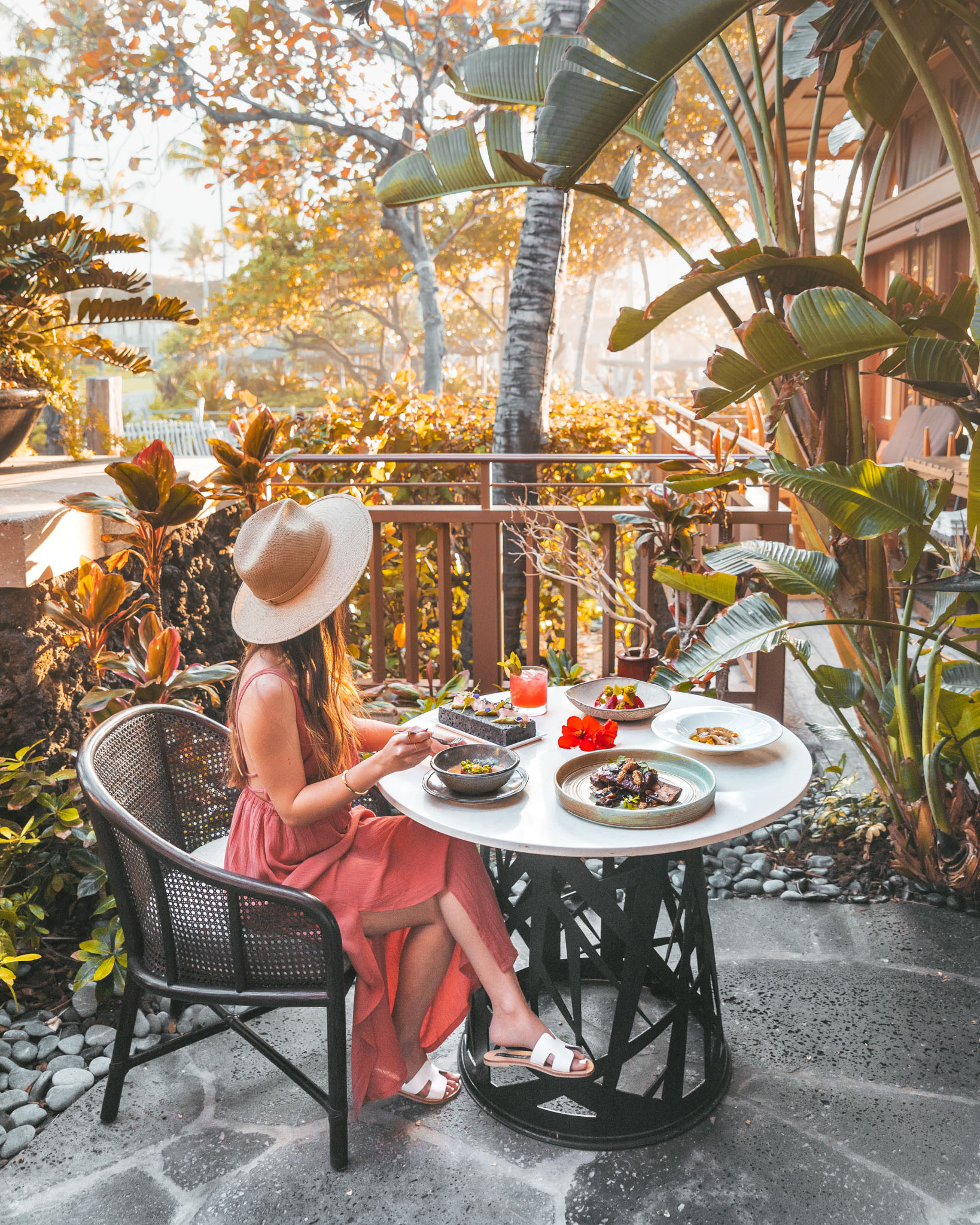 Golden hour dinner at Ulu // A Luxury Stay on the Big Island: Four Seasons Resort Hualalai // #readysetjetset #hawaii #bigisland #luxuryhotels #beachresorts #usa #travel