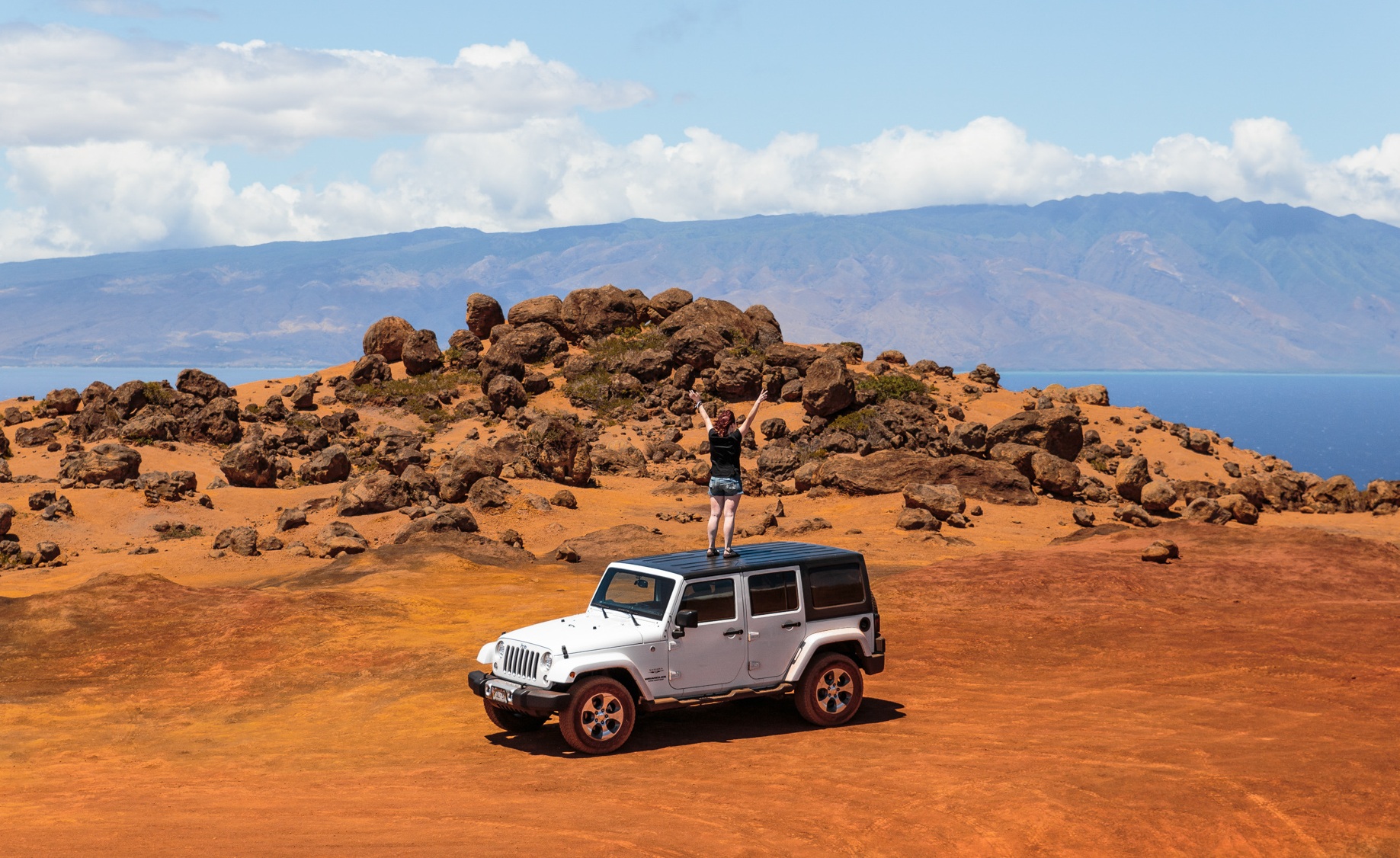 Off-roading in a Jeep on Lanai's red sand // The Quick Guide to Visiting Maui, Hawaii #readysetjetset #hawaii #maui