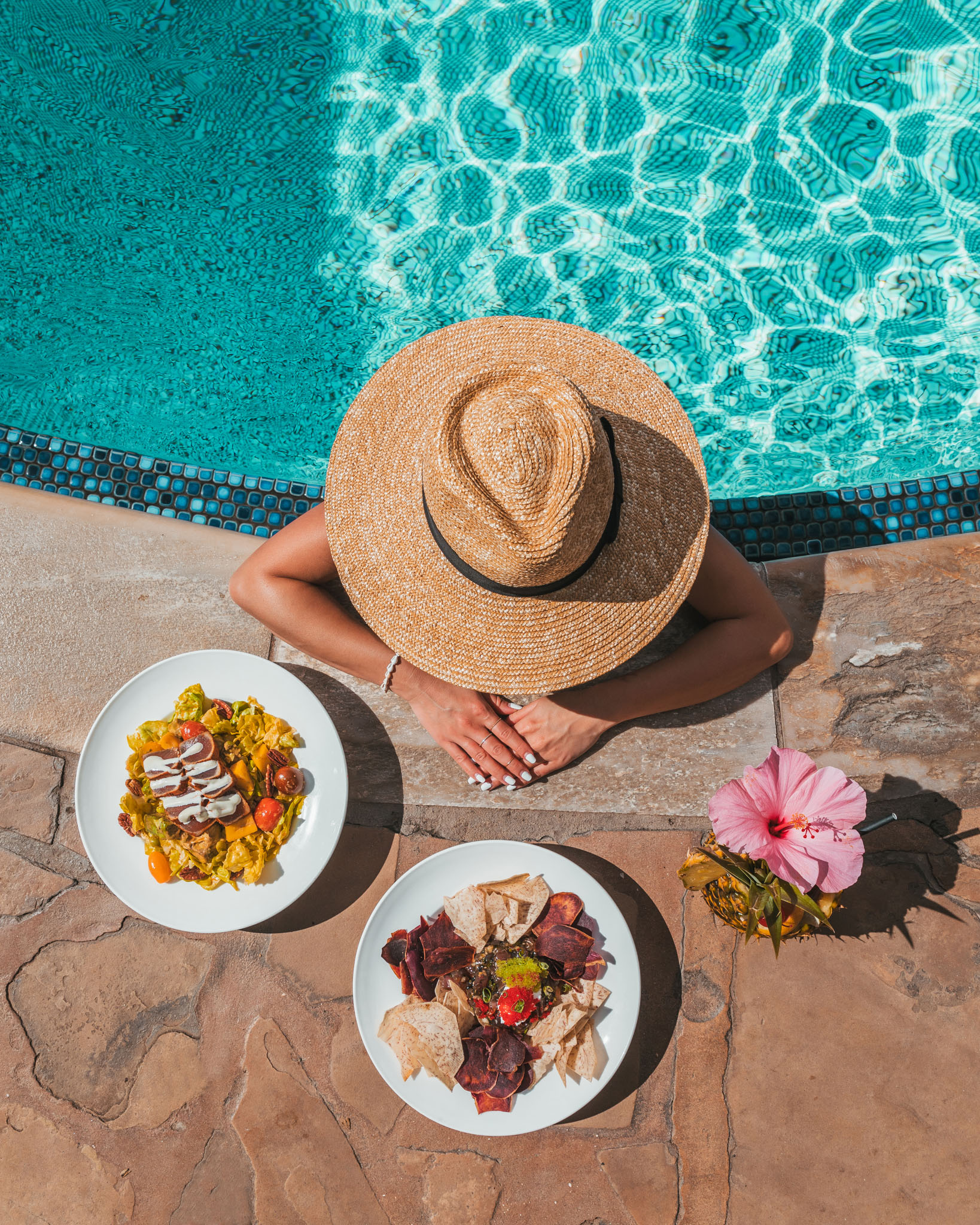 Poolside lunch at Hyatt Regency Maui // The Quick Guide to Visiting Maui, Hawaii #readysetjetset #hawaii #maui