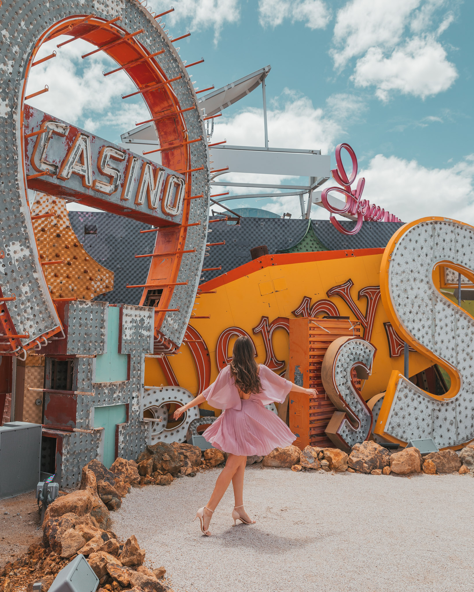 Neon Museum // The Quick Guide to Visiting Vegas Beyond the Strip #readysetjetset #lasvegas #neonmuseum #nevada #blogpost #travel