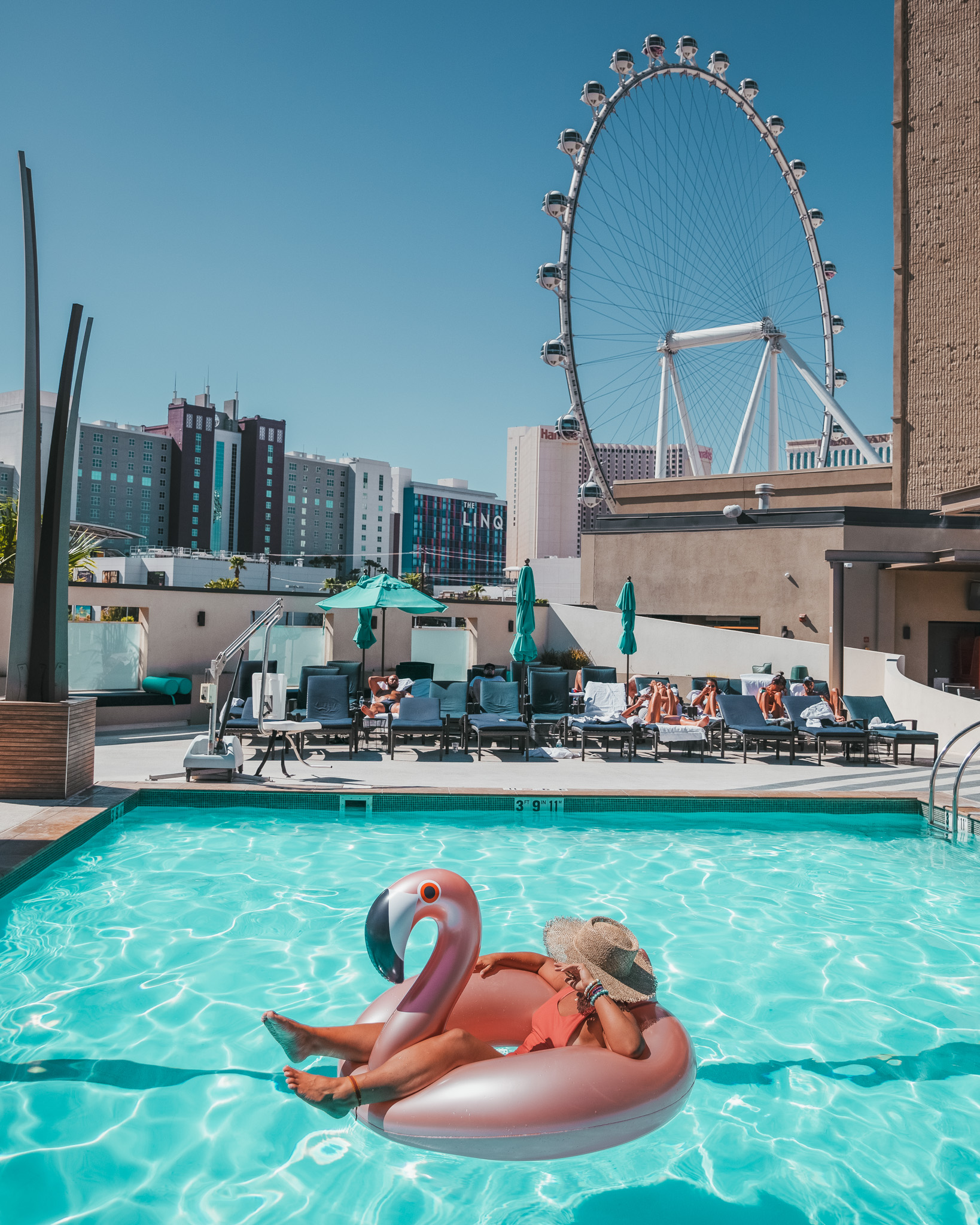 The pool at Westin Las Vegas Hotel // The Quick Guide to Visiting Vegas Beyond the Strip #readysetjetset #lasvegas #nevada #luxuryhotels #blogpost #travel #hotels