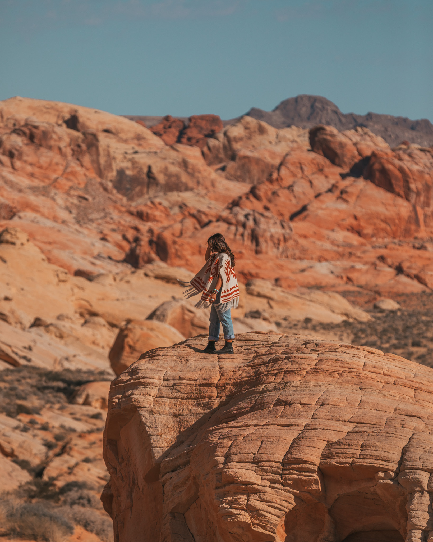 Valley of Fire State Park // The Quick Guide to Visiting Vegas Beyond the Strip #readysetjetset #lasvegas #outdoors #nevada #adventure #blogpost #travel