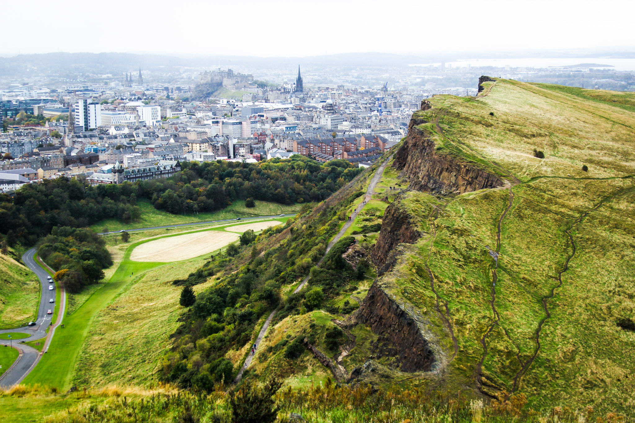Arthur's Seat // The Most Instagrammable Spots in Edinburgh, Scotland #edinburgh #scotland #readysetjetset #blogpost #travel #UK #Europe