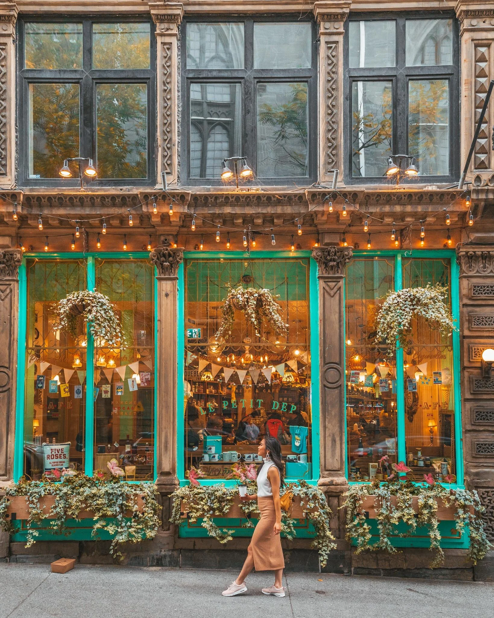 Cute shop in Montreal // Cruise Review: 11-Day New England & Canada on the Seabourn Quest // #readysetjetset #cruise #luxury #travel #cruising #canada