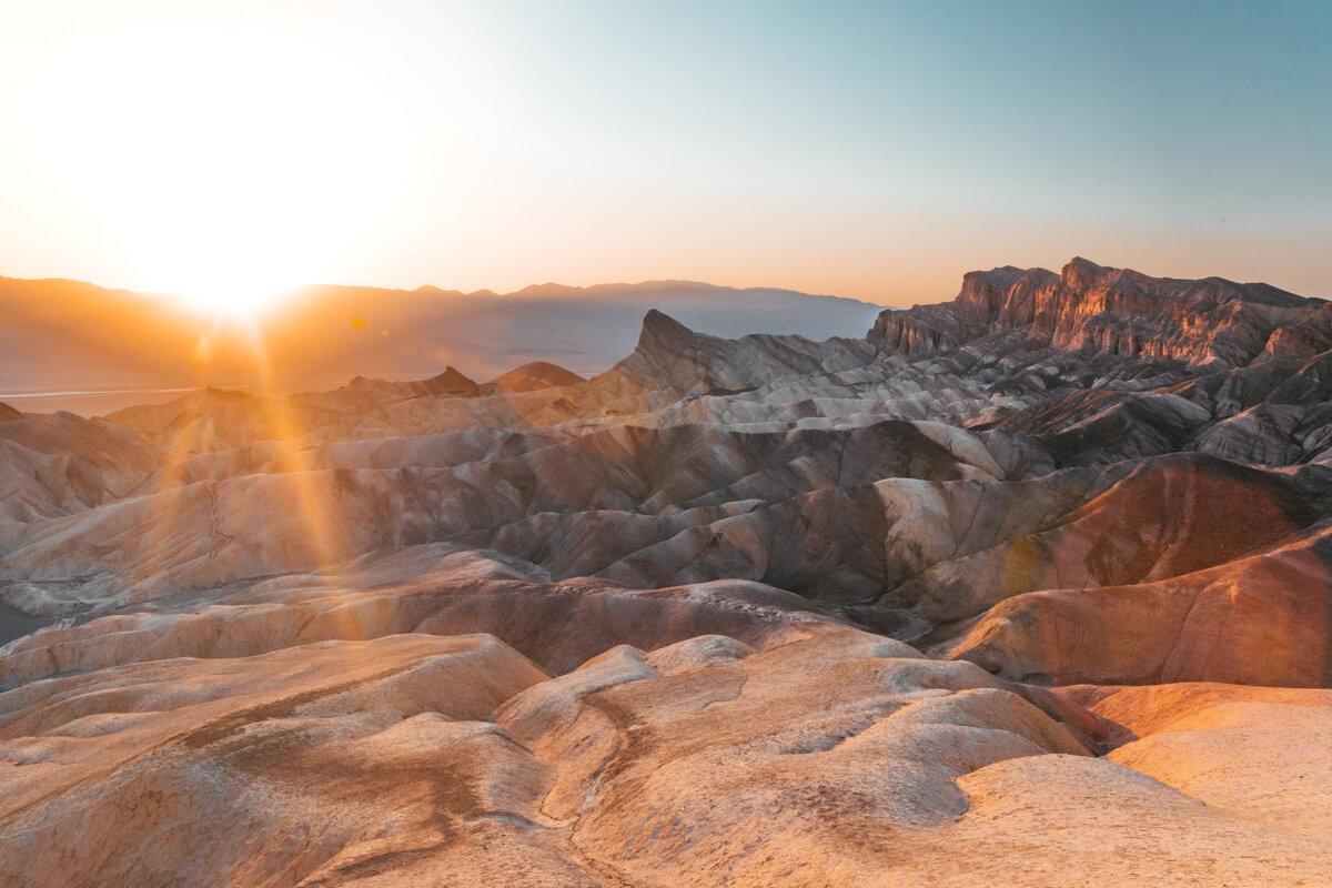 Zabriskie Point sunset // Ultimate Death Valley Road Trip: A 5-Day Itinerary from LA // #readysetjetset #deathvalley #nationalpark #adventure #blogpost #travel #guide #roadtrip #california #USA