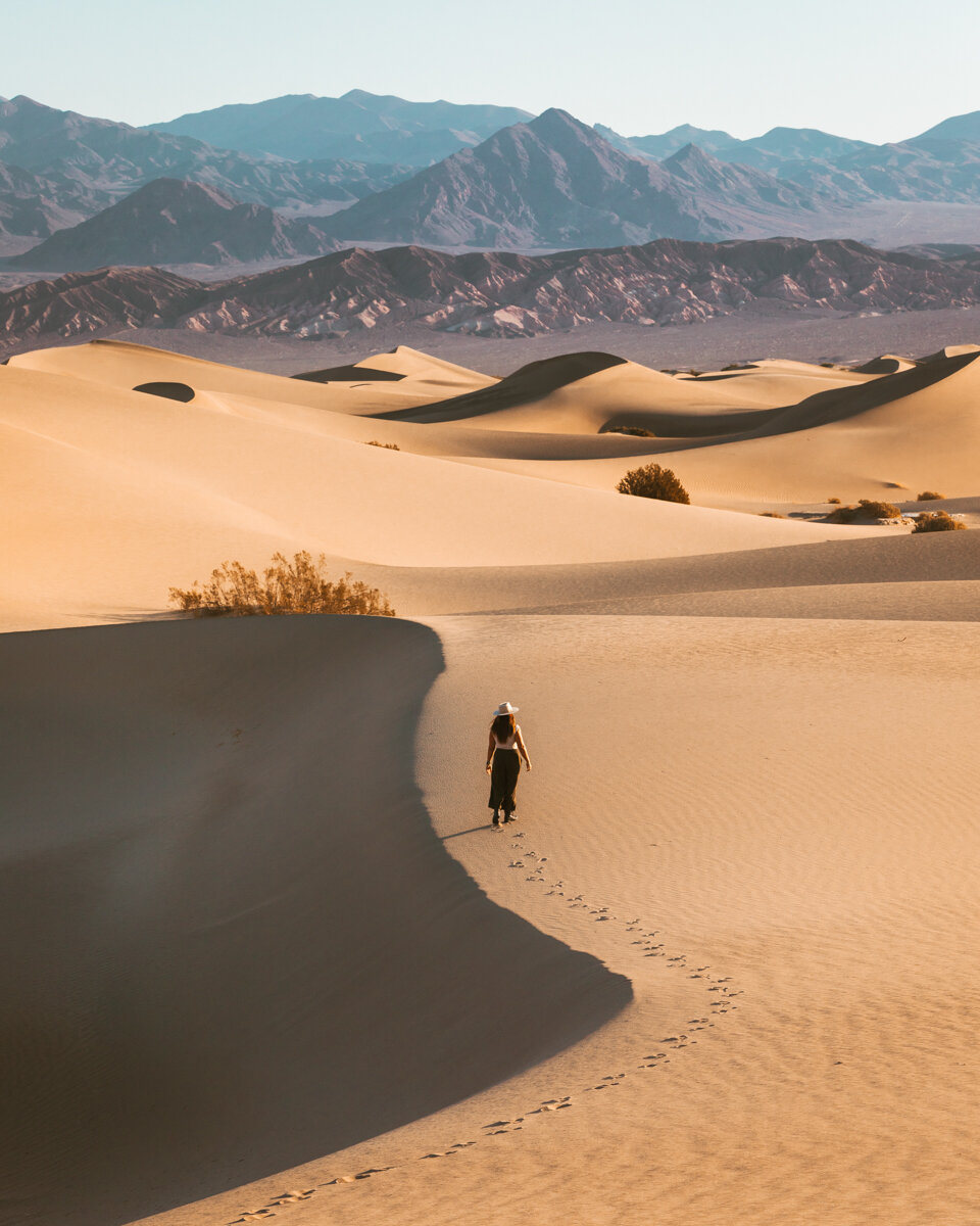 Mesquite Flat Sand Dunes // Ultimate Death Valley Road Trip: A 5-Day Itinerary from LA // #readysetjetset #deathvalley #nationalpark #adventure #blogpost #travel #guide #roadtrip #california #USA